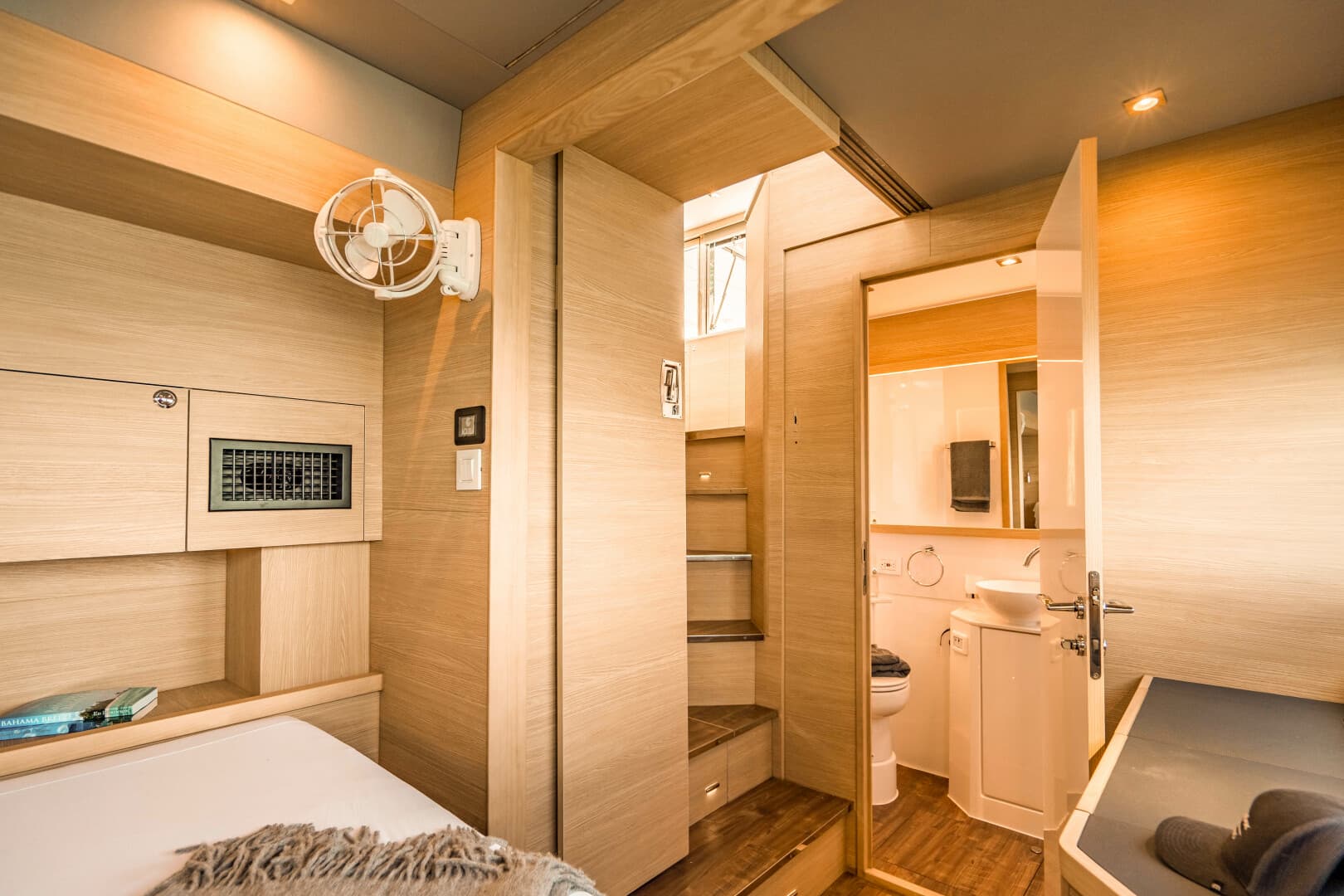 2024 Aquila 54 Yacht