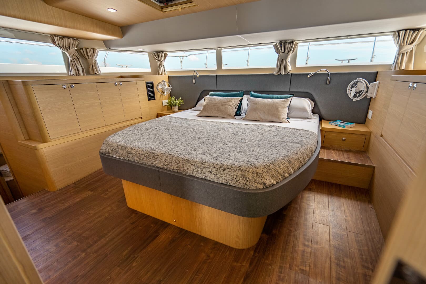 2024 Aquila 54 Yacht