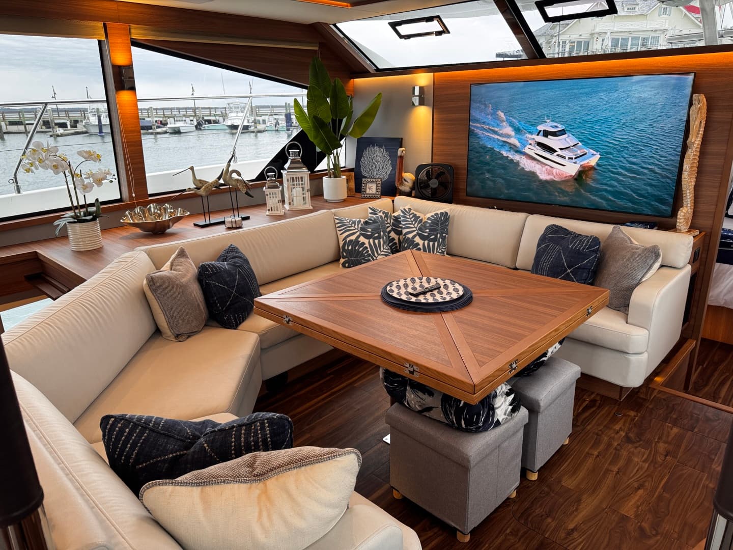 2024 Aquila 54 Yacht