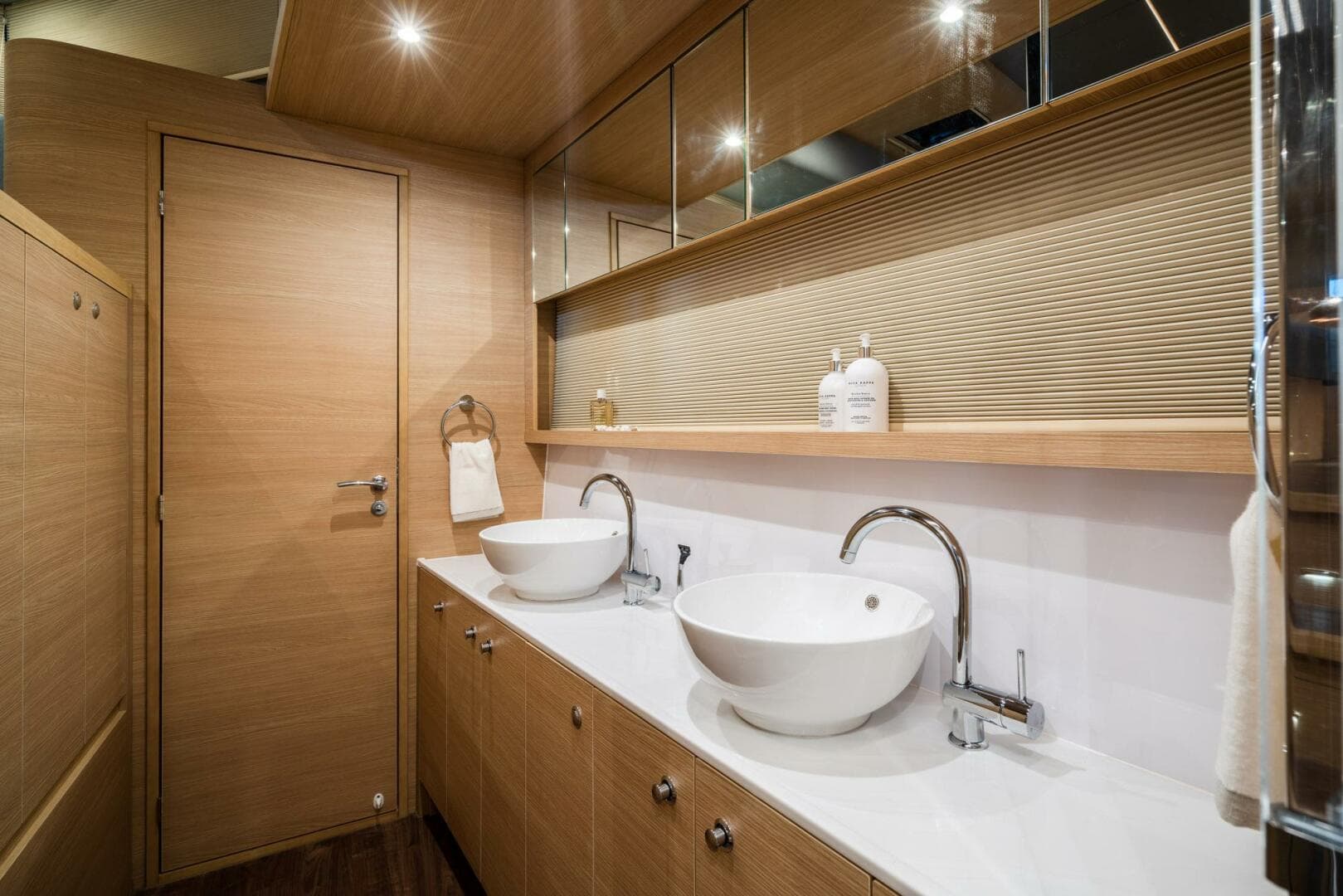 2024 Aquila 54 Yacht