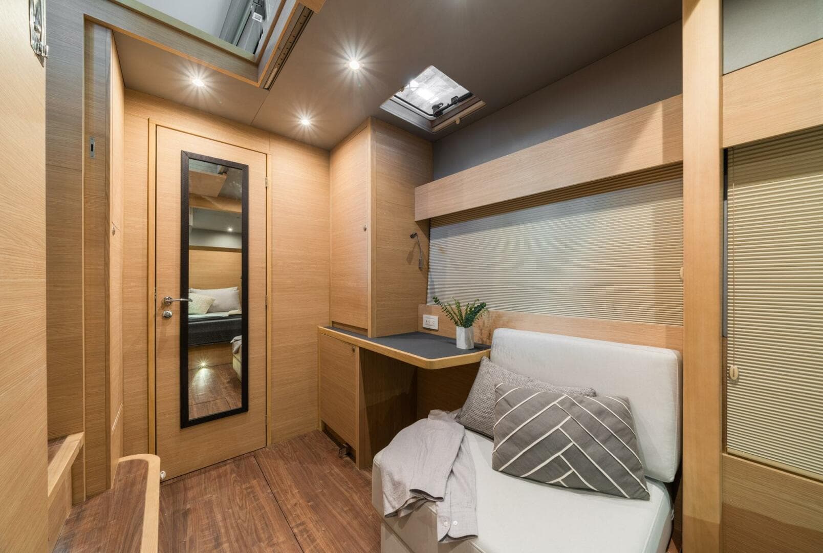 2024 Aquila 54 Yacht