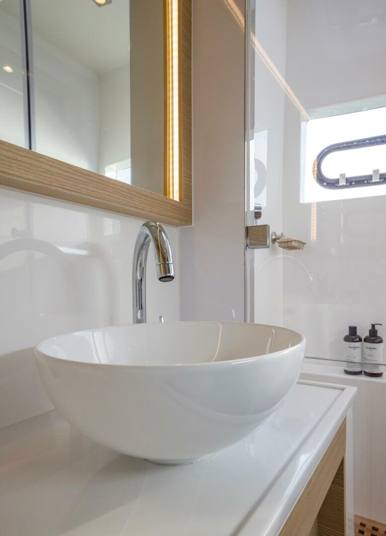 2024 Aquila 54 Yacht