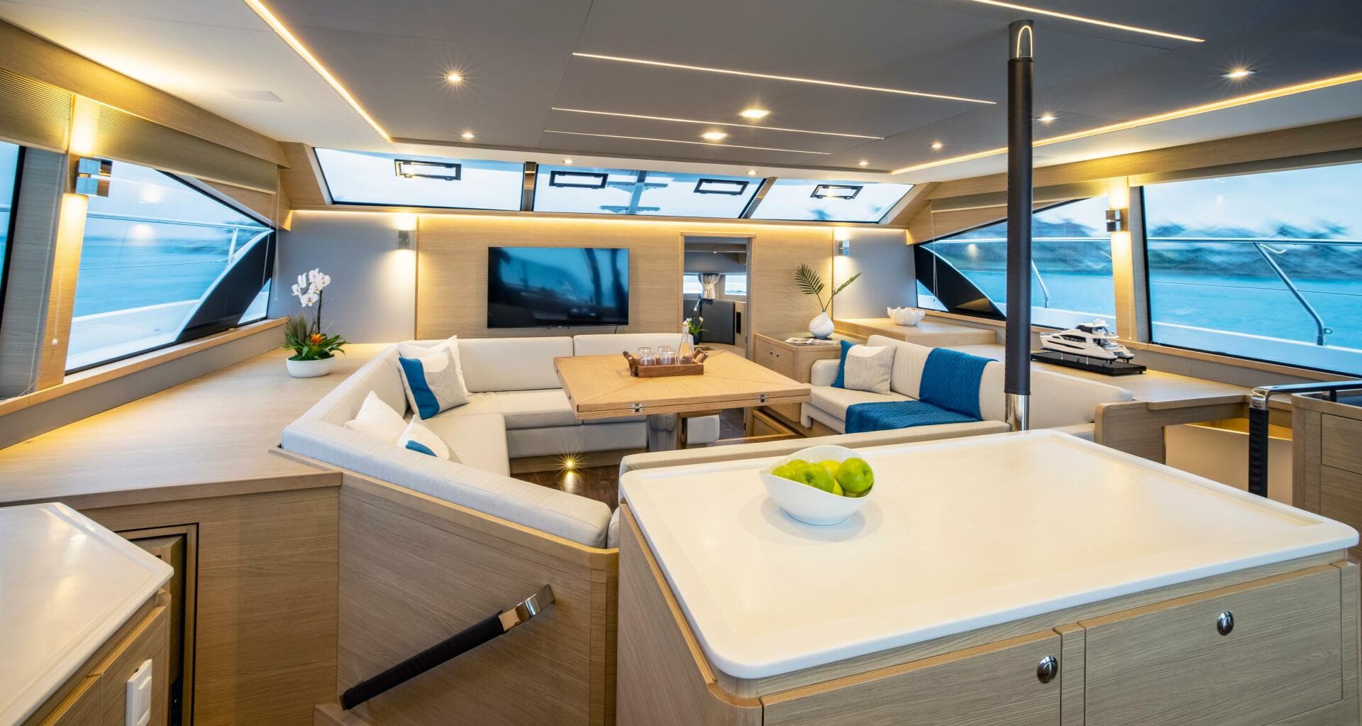 2024 Aquila 54 Yacht