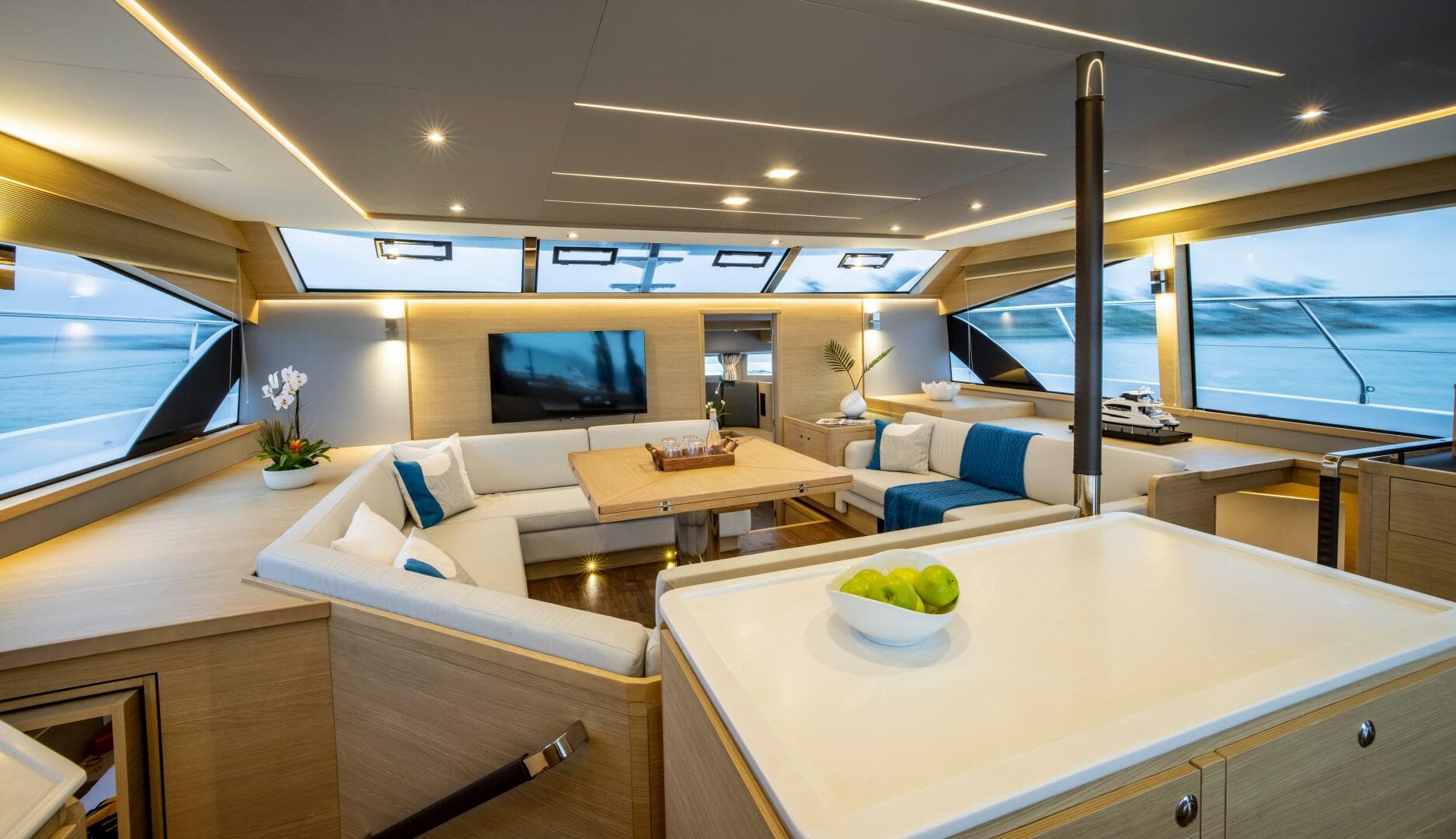 2024 Aquila 54 Yacht