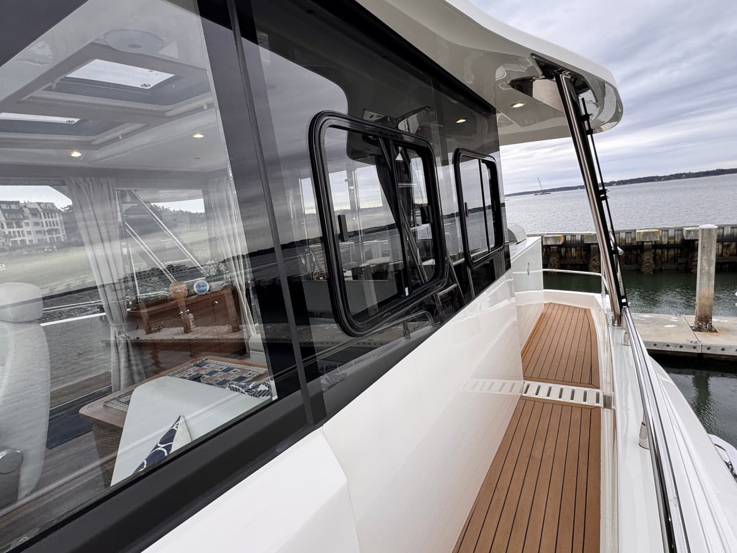 2024 Aquila 54 Yacht
