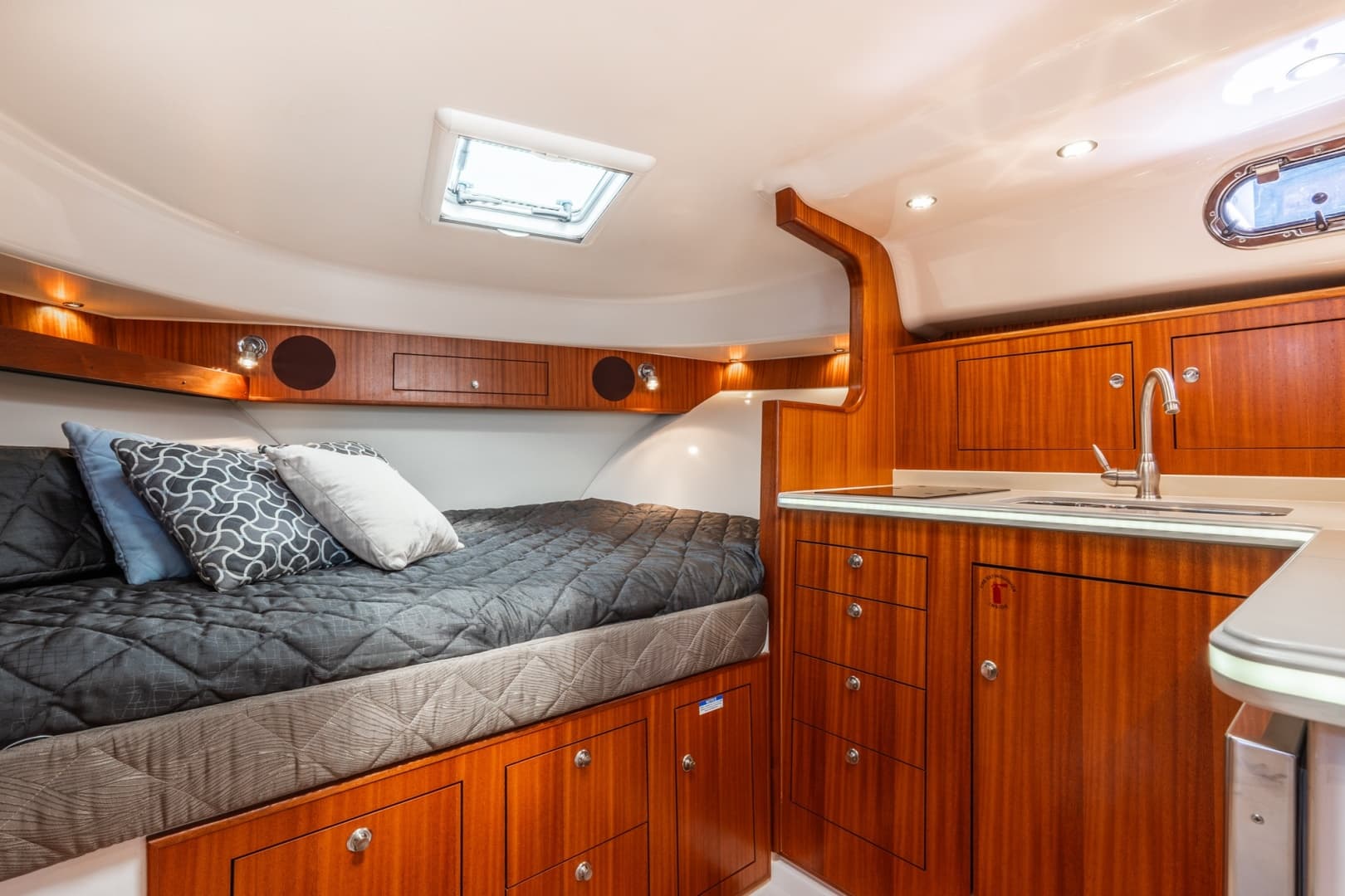 2016 Pursuit OS 385 Offshore