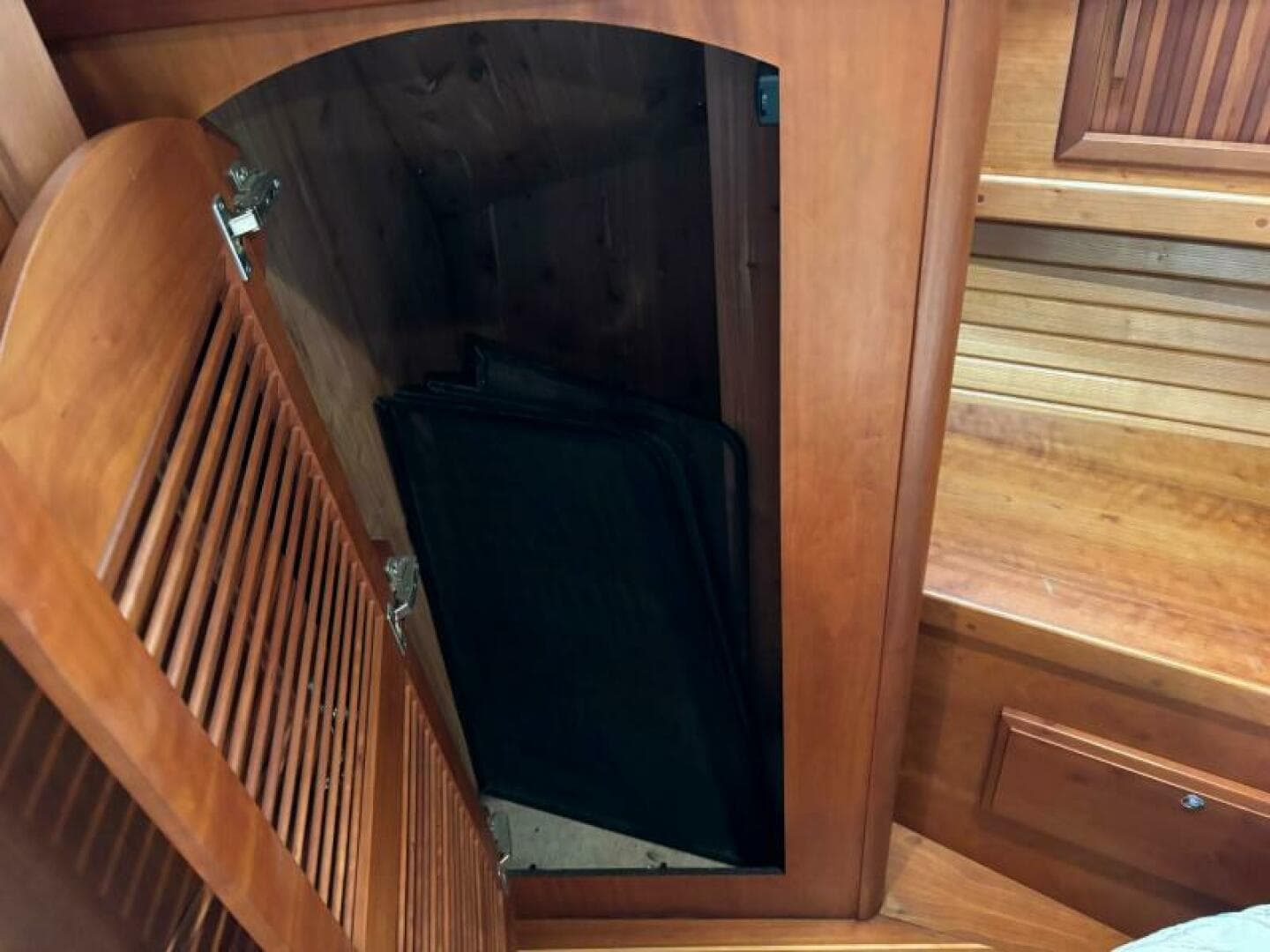 2004 Sabreline 36 Sedan