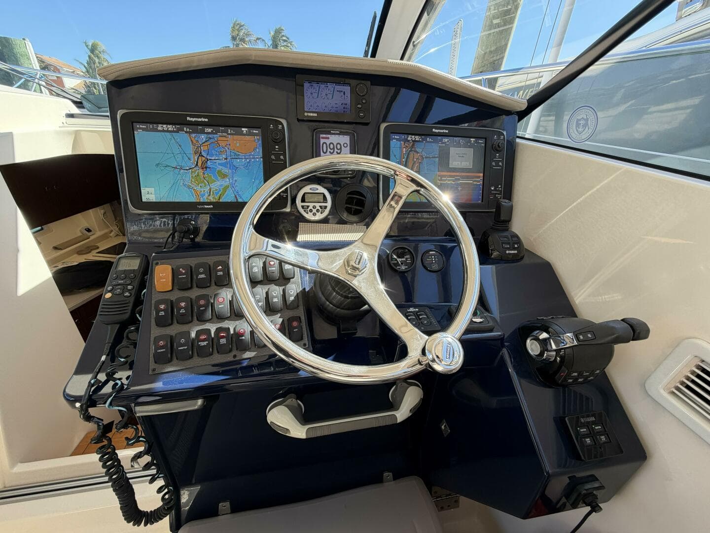 2014 Pursuit F350 - Helm