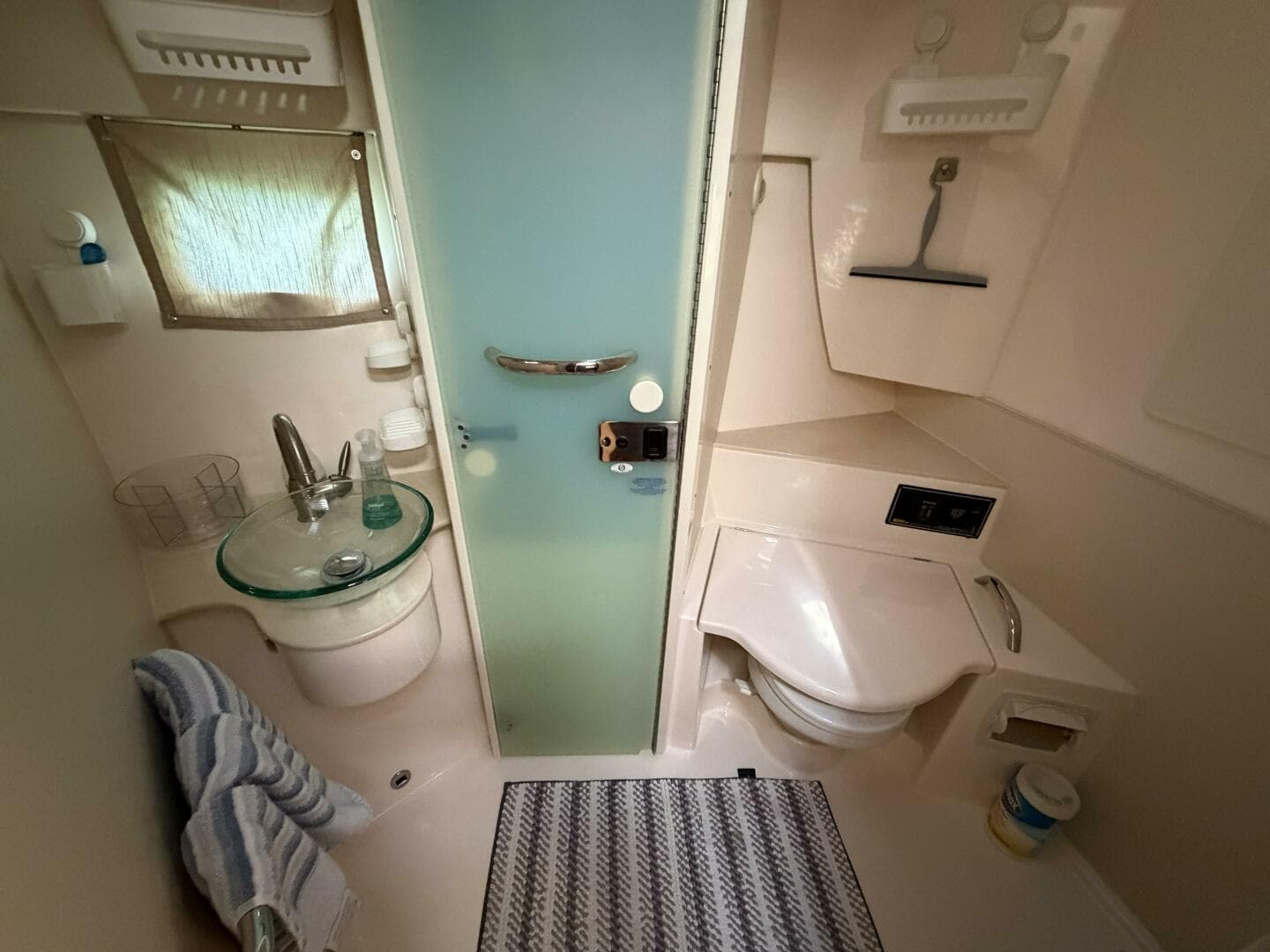 2014 Pursuit F350 - Head