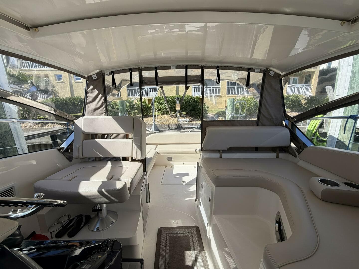 2014 Pursuit F350 - Helm