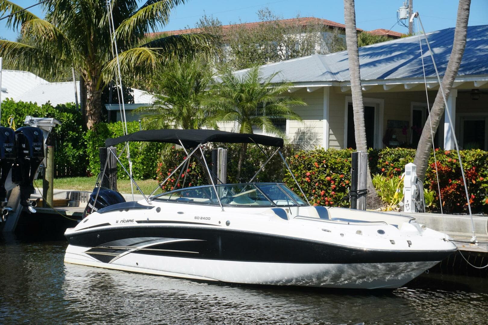 2018 Hurricane SunDeck 2400 OB