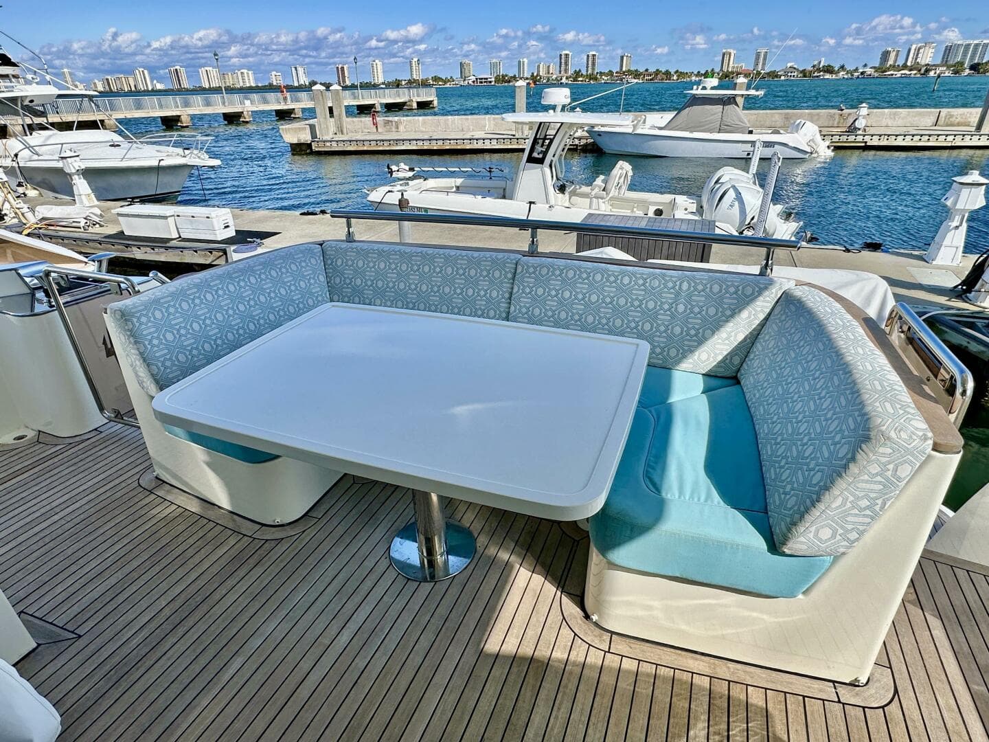 Outer Reef 62 SOUTH  PAWS - Flybridge