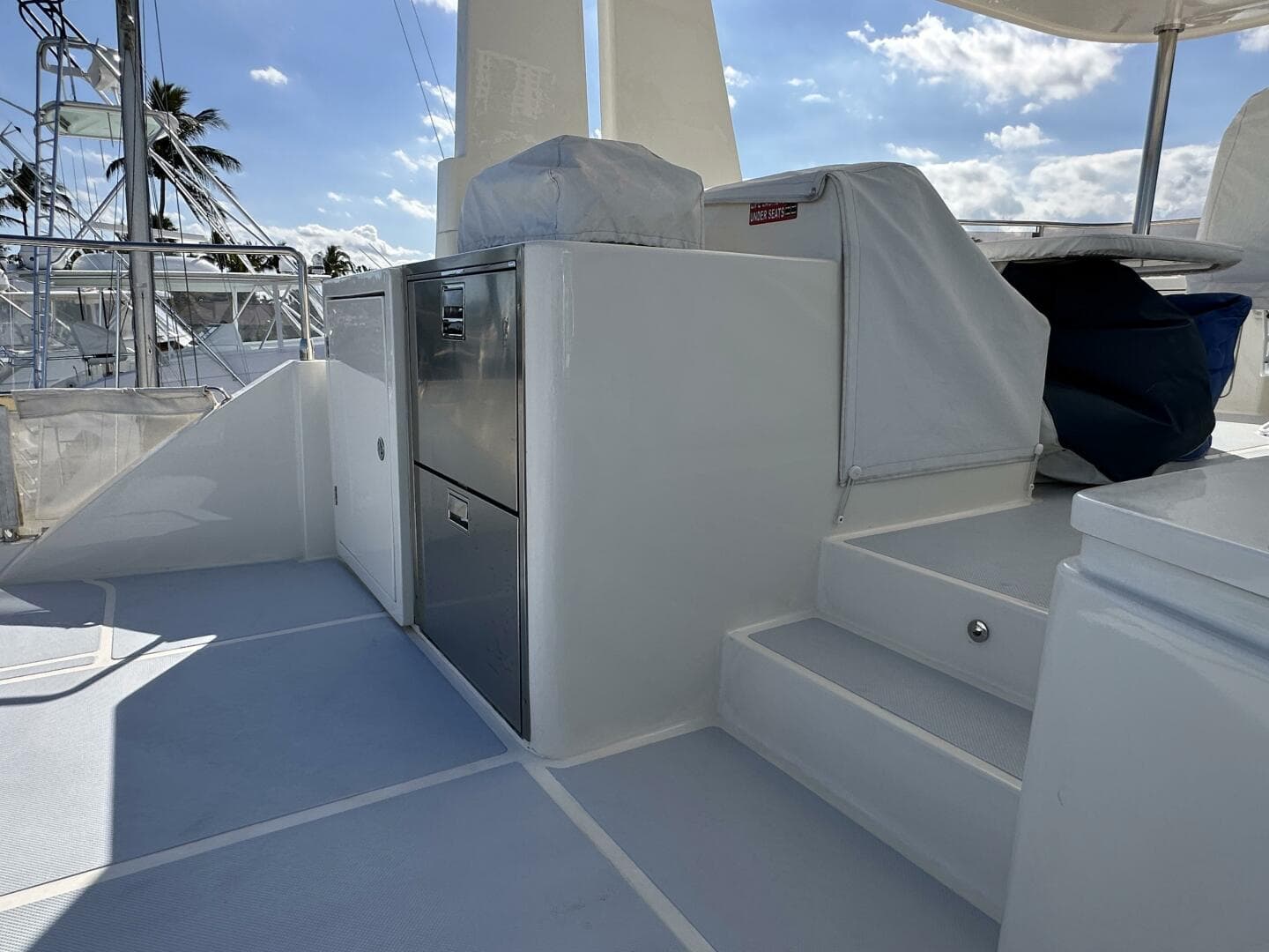 Outer Reef 62 SOUTH  PAWS - Flybridge