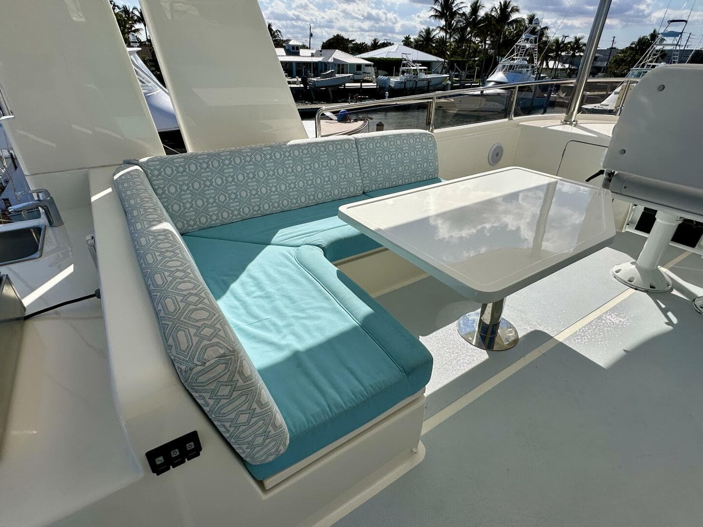 Outer Reef 62 SOUTH  PAWS - Flybridge