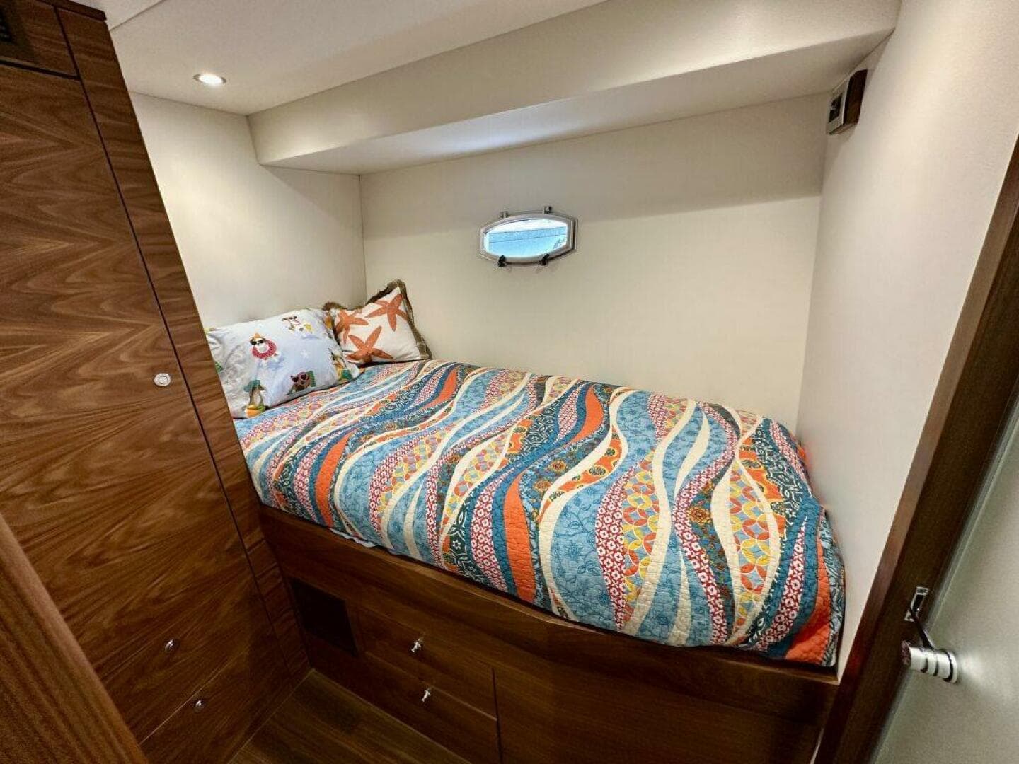 Outer Reef 62 SOUTH  PAWS - Guest Cabin