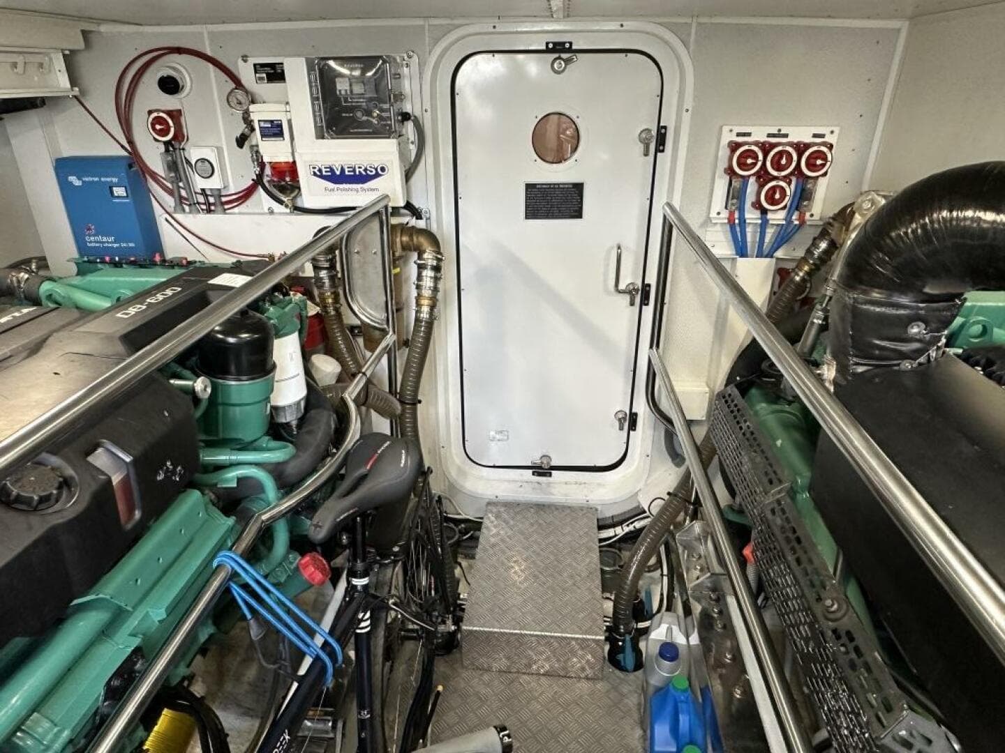 Outer Reef 62 SOUTH  PAWS - Engine Room 