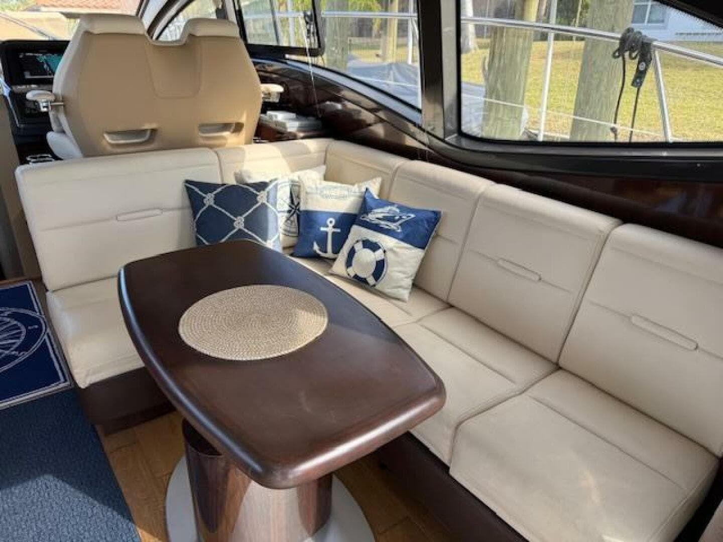 2016 Sea Ray 40 Sundancer - Salon