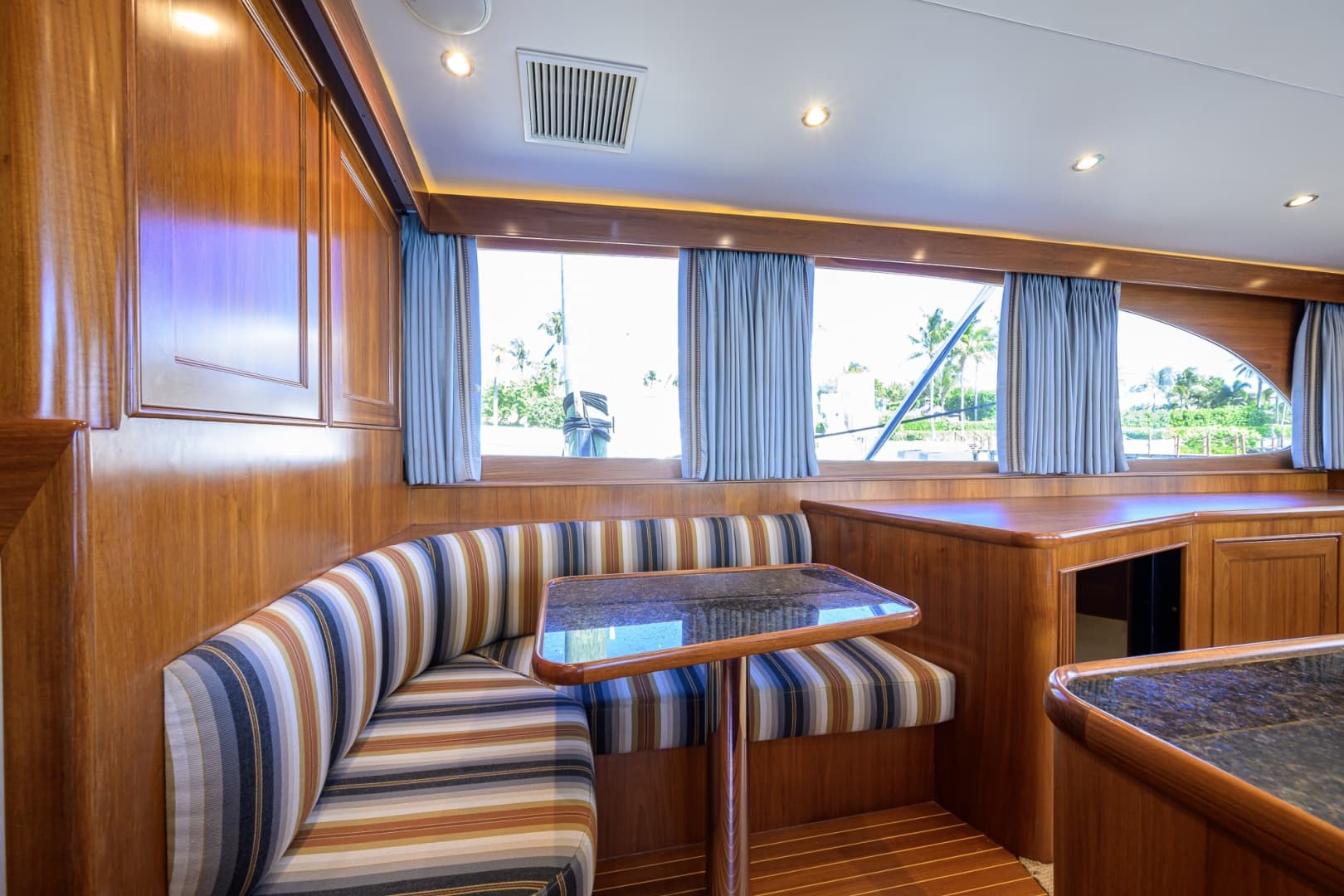Rybovich 60 SIBONEY - Galley Dinette