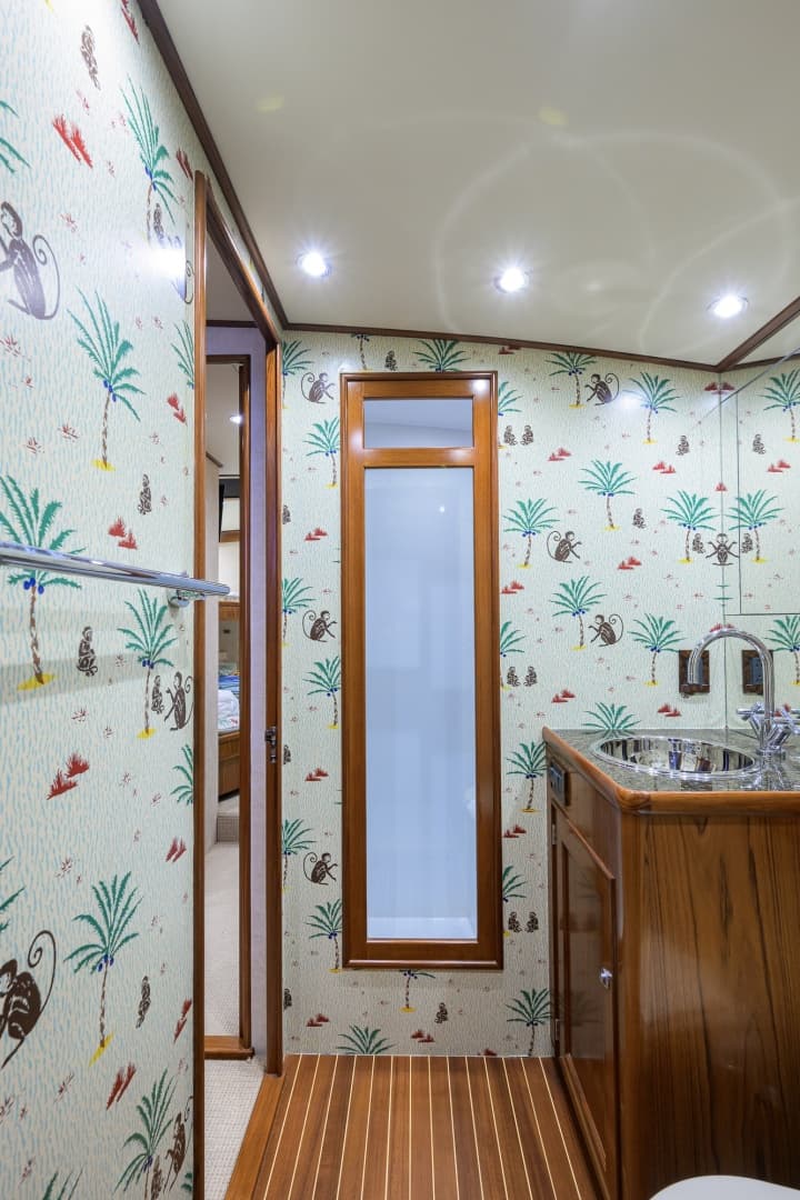 Rybovich 60 SIBONEY - Guest Stateroom Forward Ensuite Head