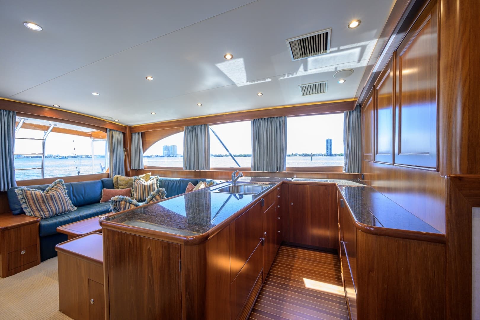 Rybovich 60 SIBONEY - Salon/Galley