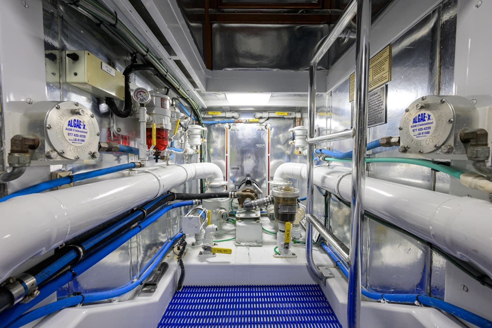 Rybovich 60 SIBONEY - Engine Room