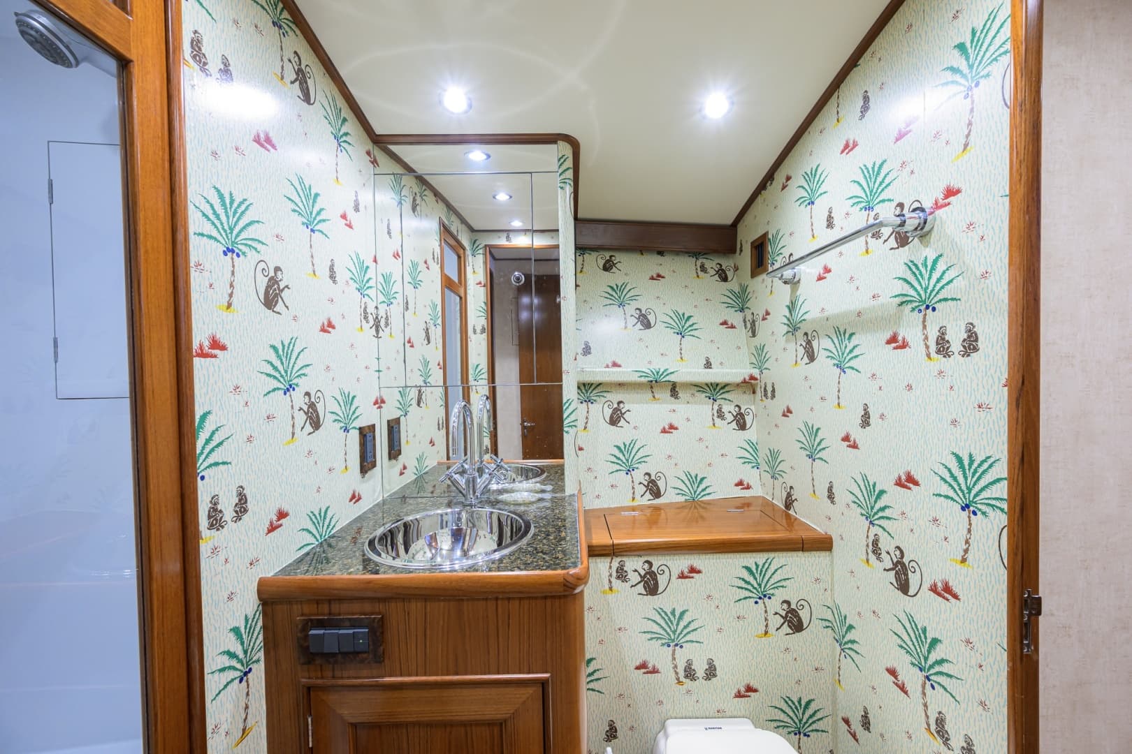 Rybovich 60 SIBONEY - Guest Stateroom Forward Ensuite Head