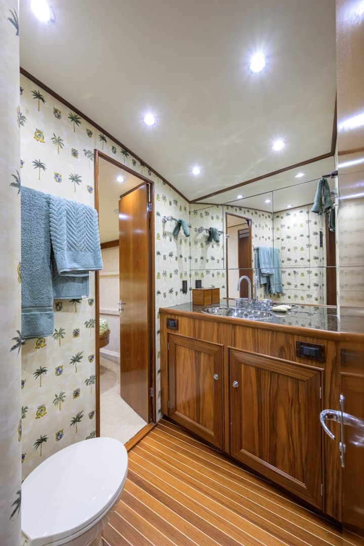 Rybovich 60 SIBONEY - Master Stateroom Ensuite Head