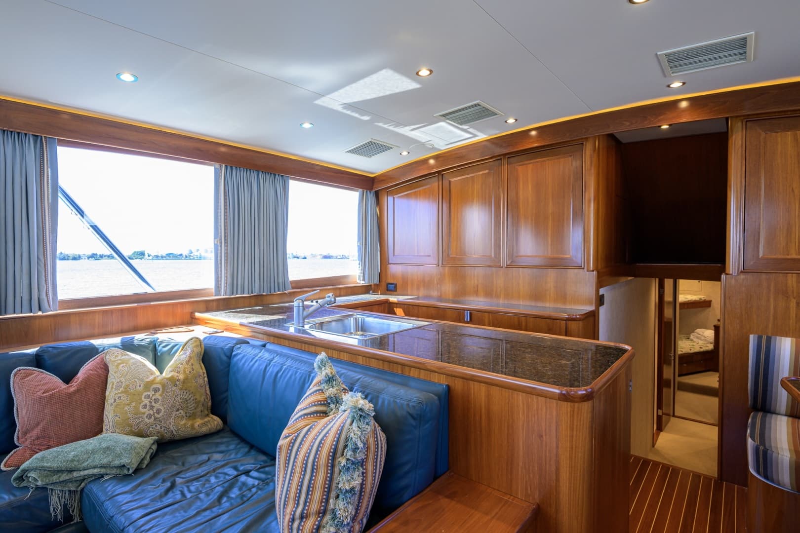 Rybovich 60 SIBONEY - Salon/Galley