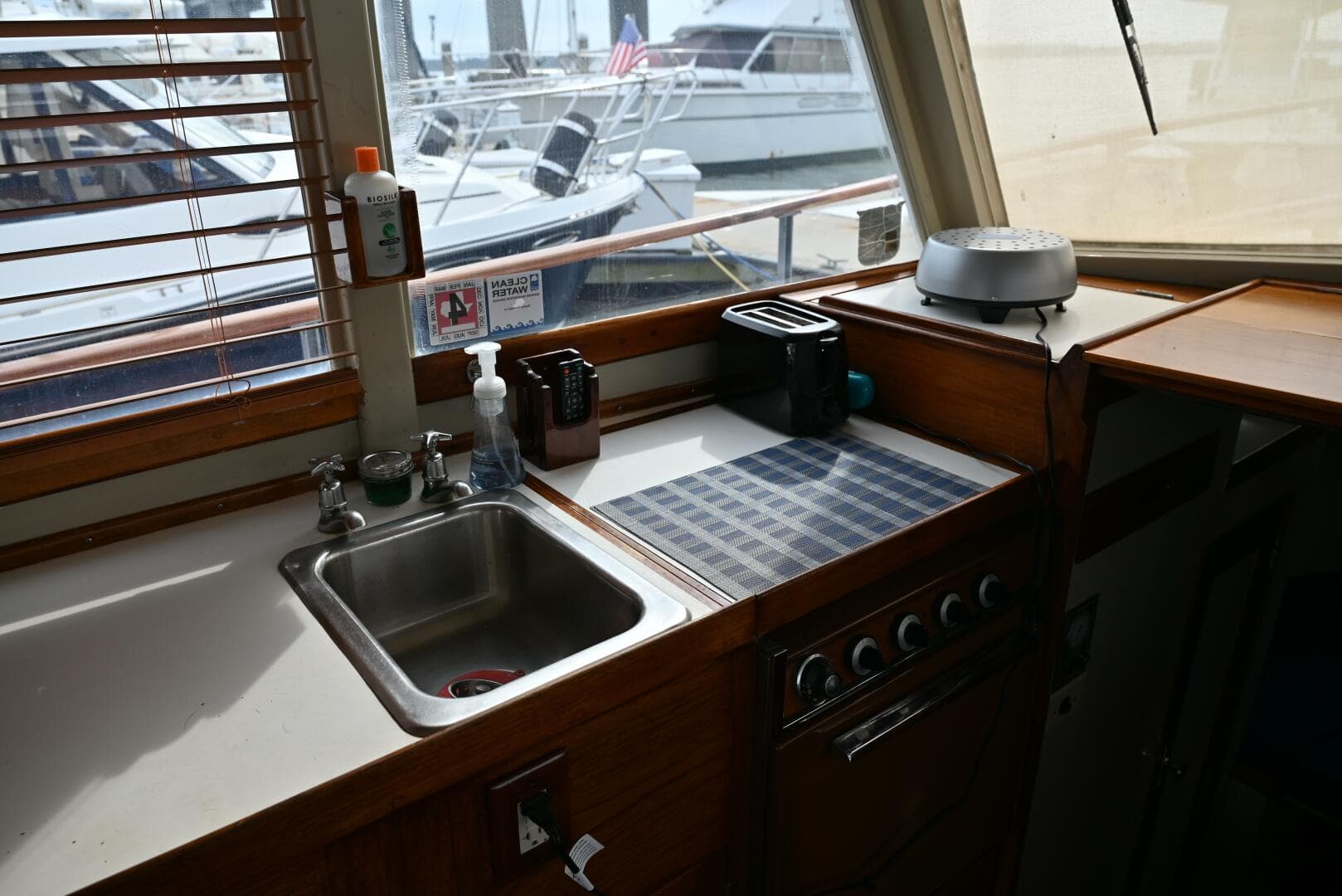 1970 Grand Banks Flybridge Trawler