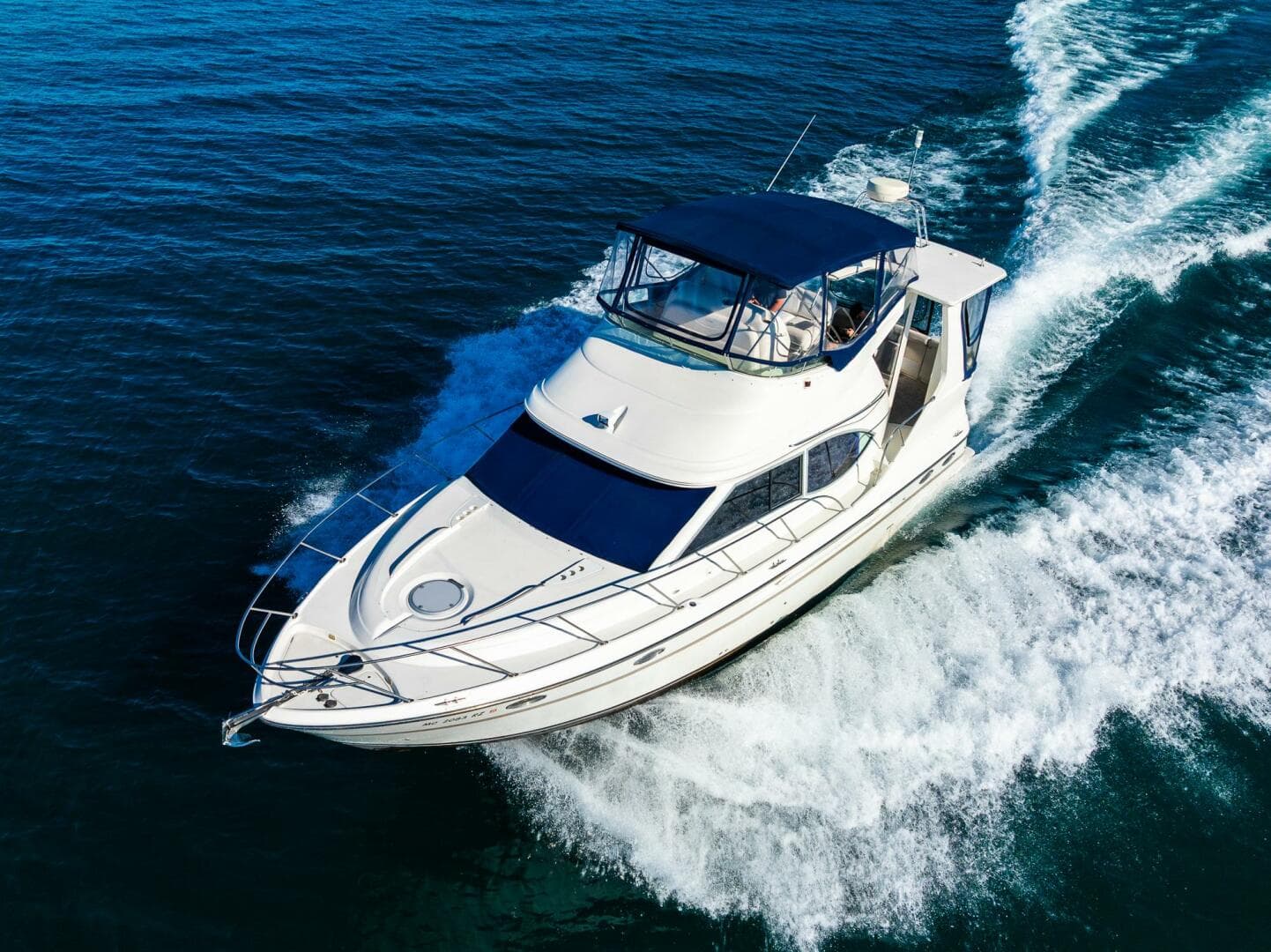 1999 Maxum 4100 SCA Motor Yacht