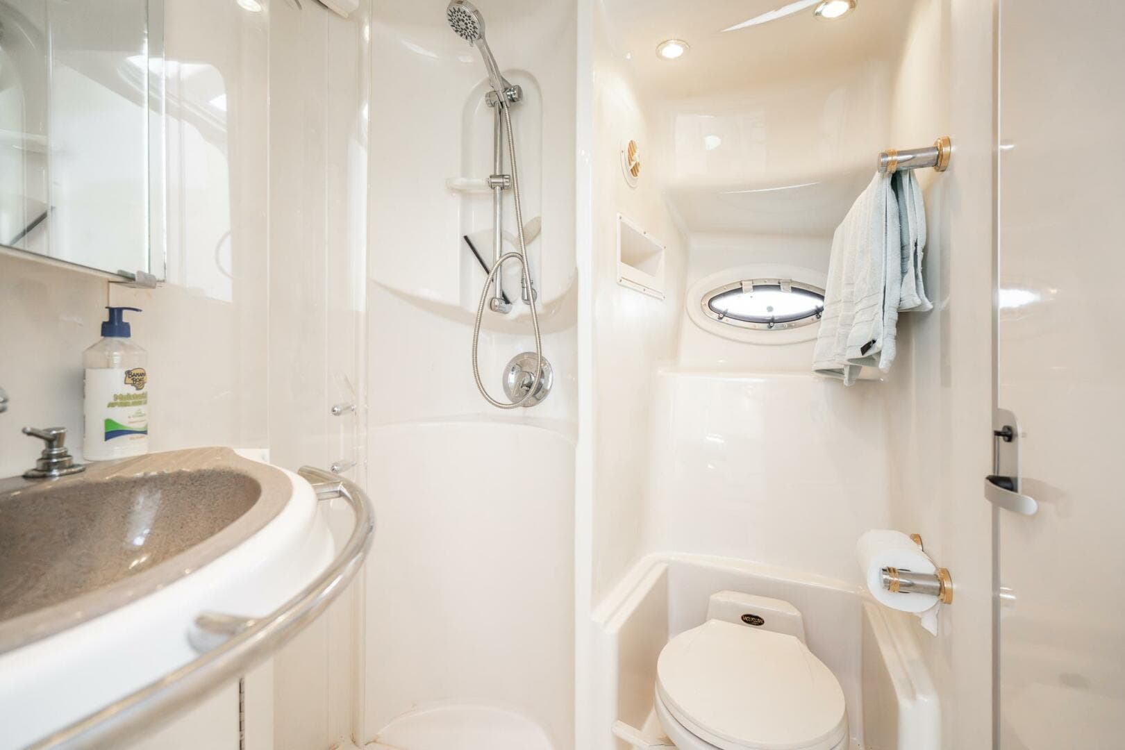 1999 Maxum 4100 SCA Motor Yacht