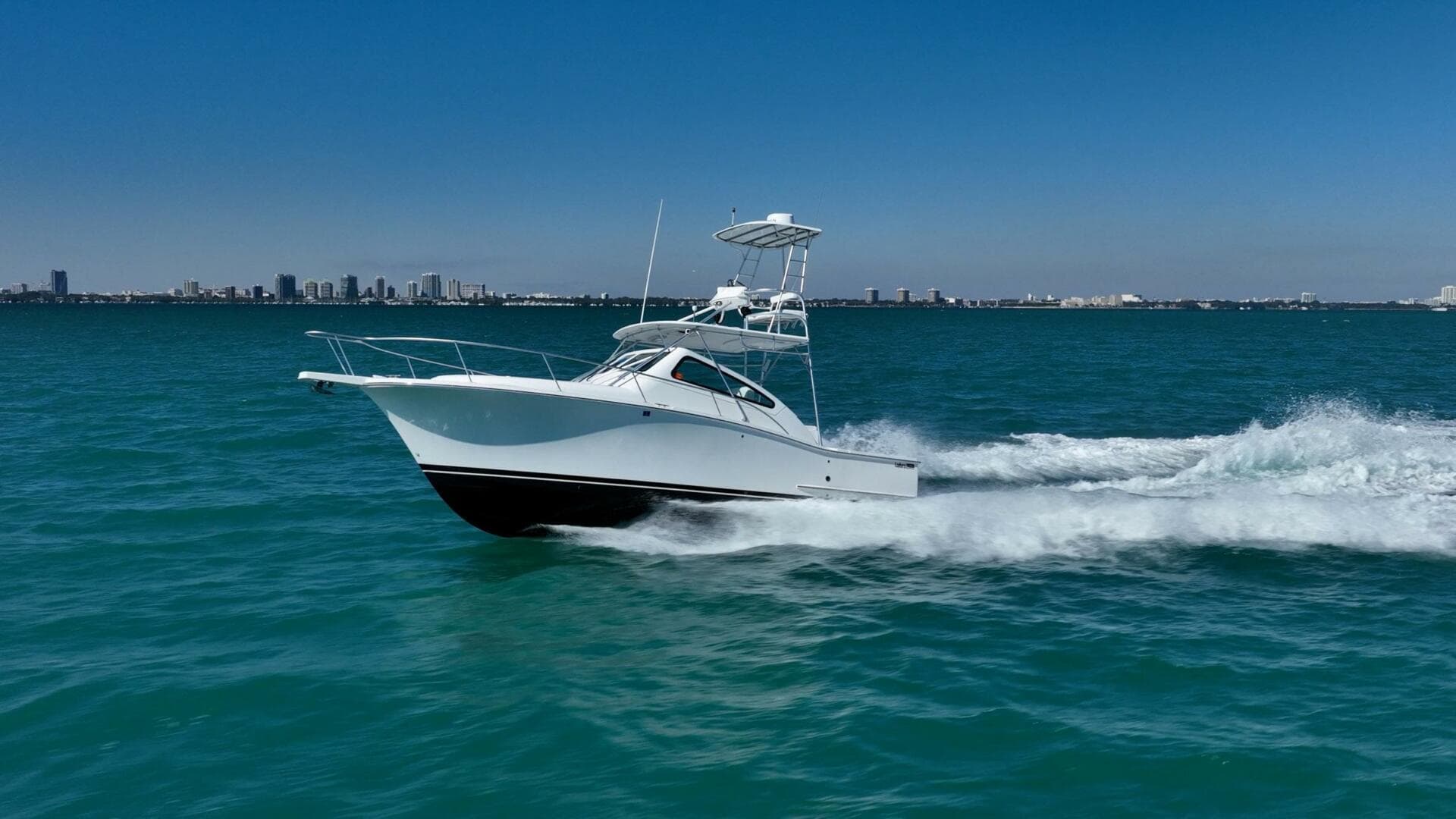 2004 Luhrs 32 Open