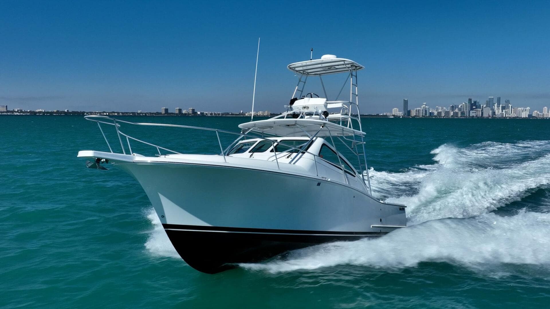 2004 Luhrs 32 Open