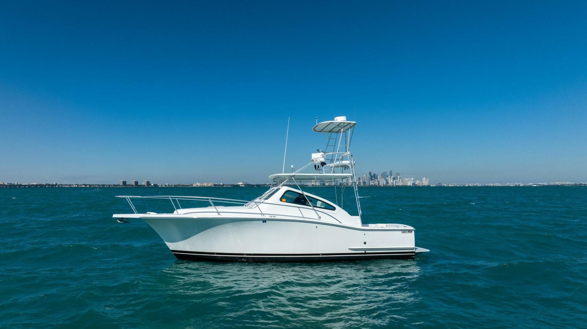 2004 Luhrs 32 Open
