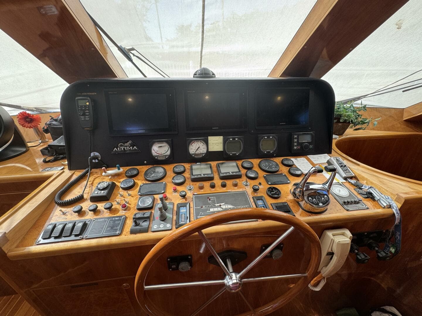 2004 Altima 55 Pilothouse