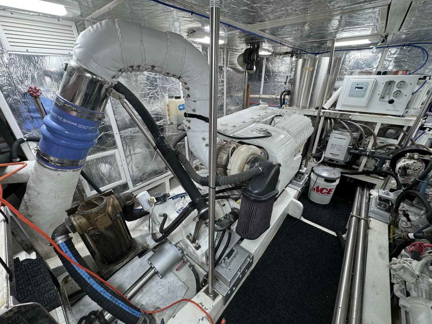 2004 Altima 55 Pilothouse