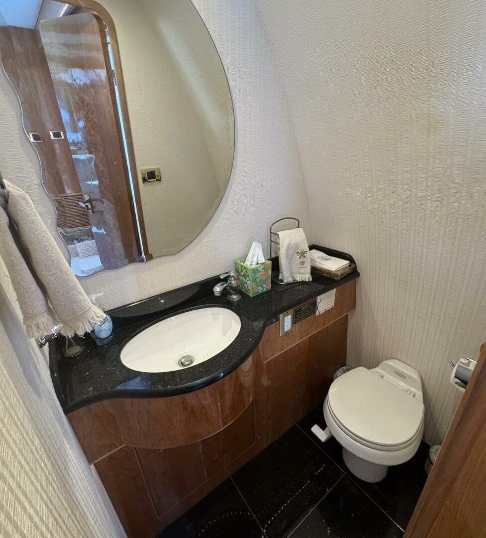 2004 Altima 55 Pilothouse