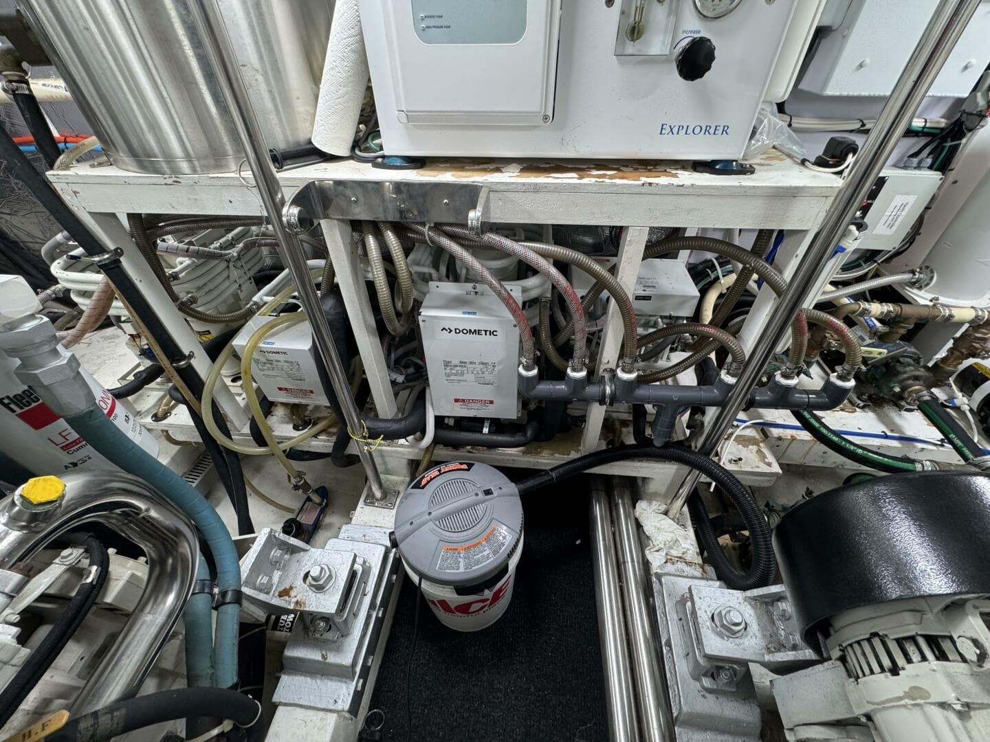 2004 Altima 55 Pilothouse