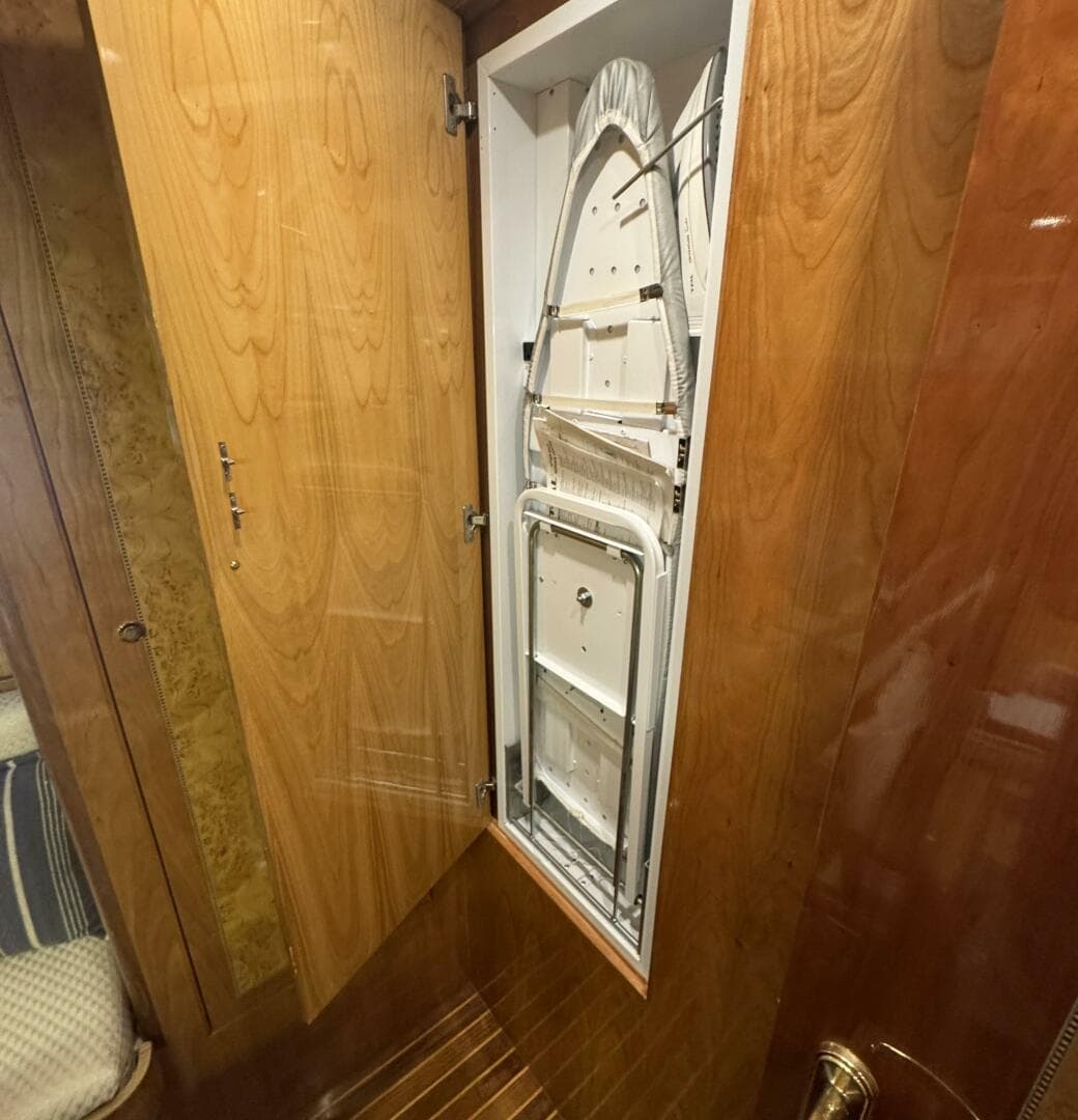 2004 Altima 55 Pilothouse