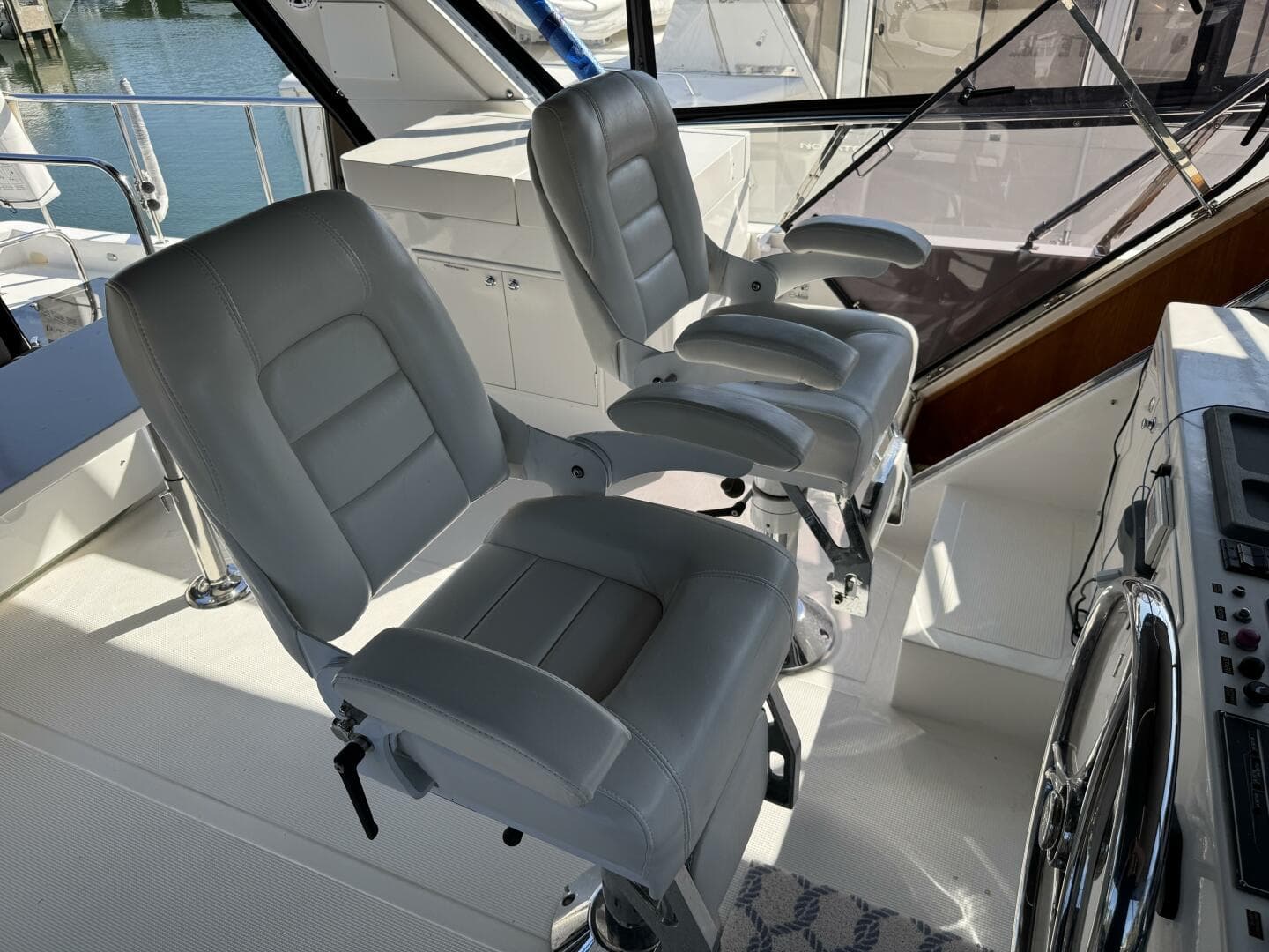 2004 Altima 55 Pilothouse