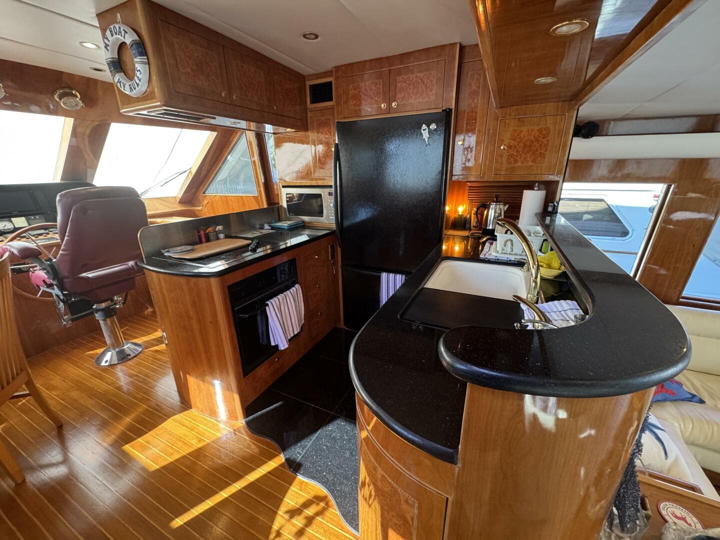 2004 Altima 55 Pilothouse