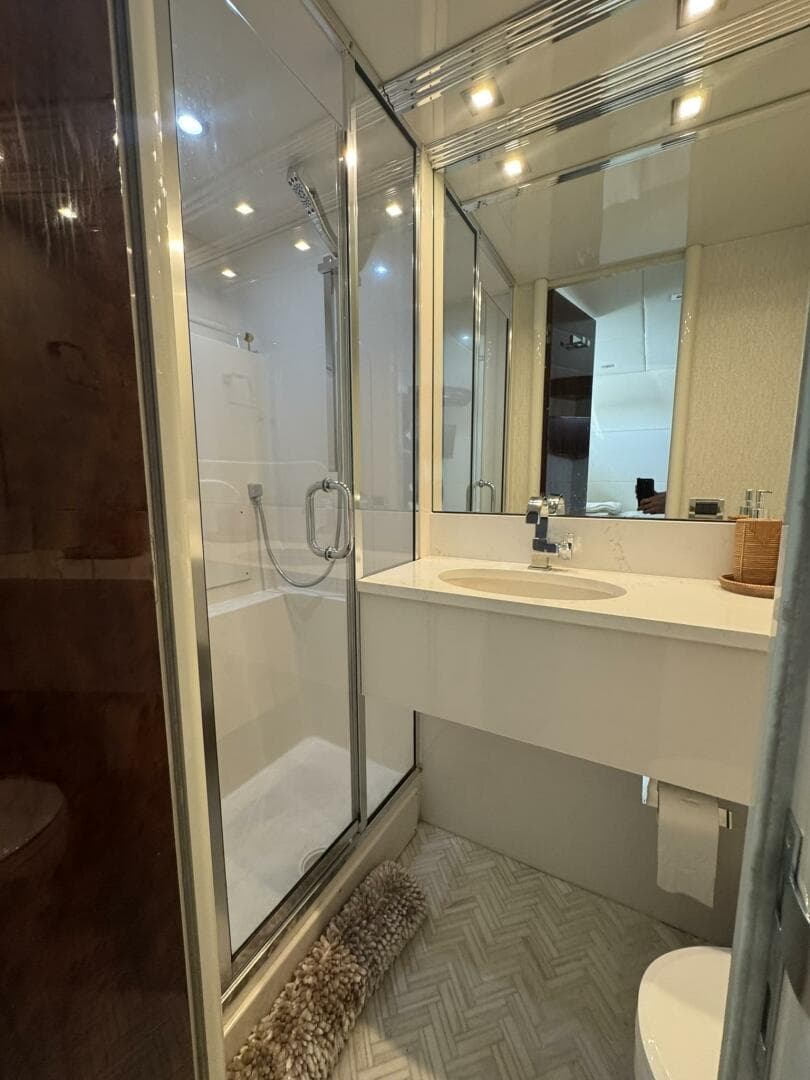 2001 Lazzara Yachts 94 Motor Yacht