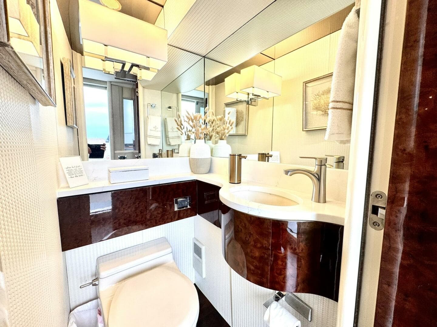 2001 Lazzara Yachts 94 Motor Yacht