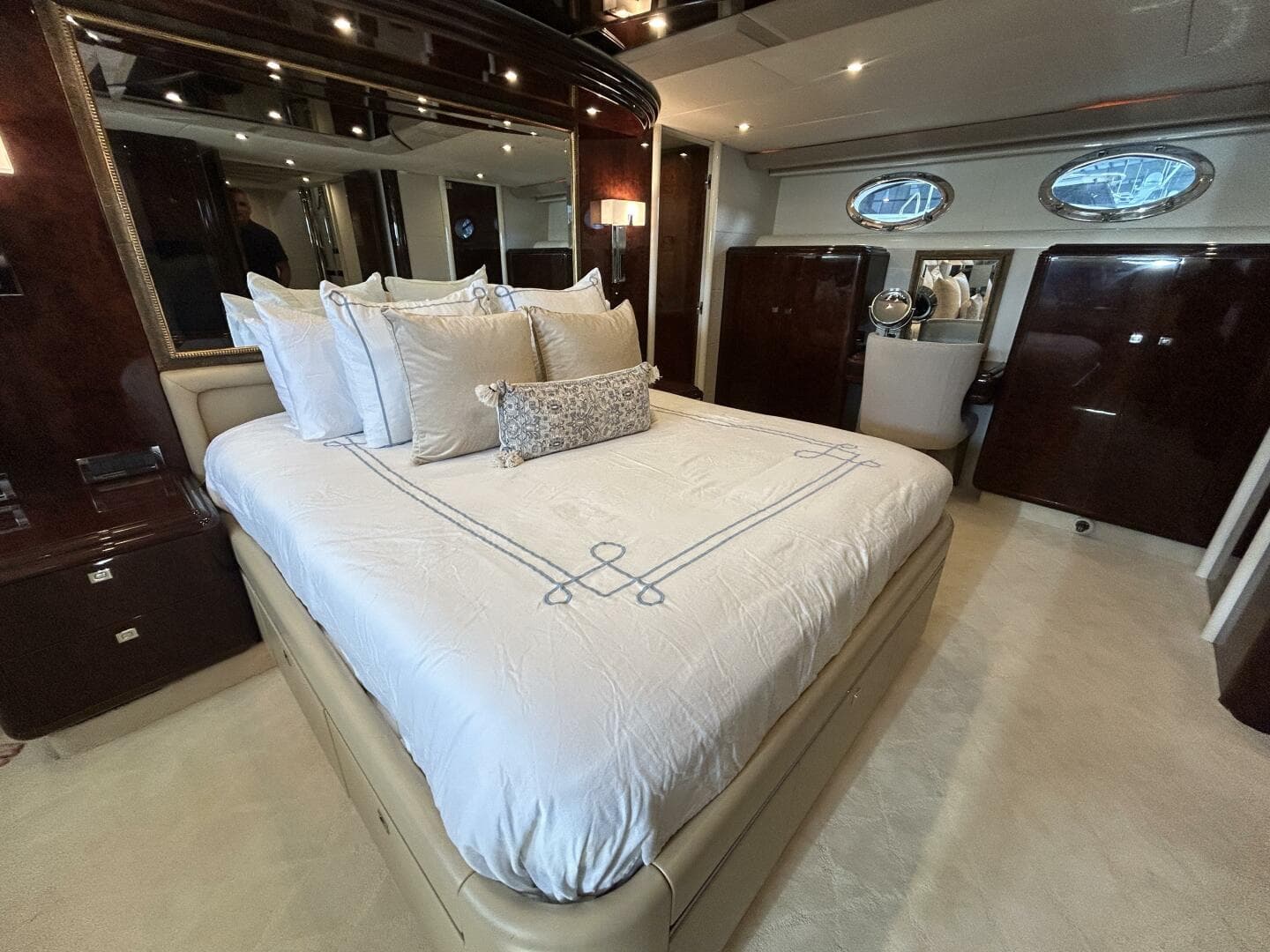 2001 Lazzara Yachts 94 Motor Yacht