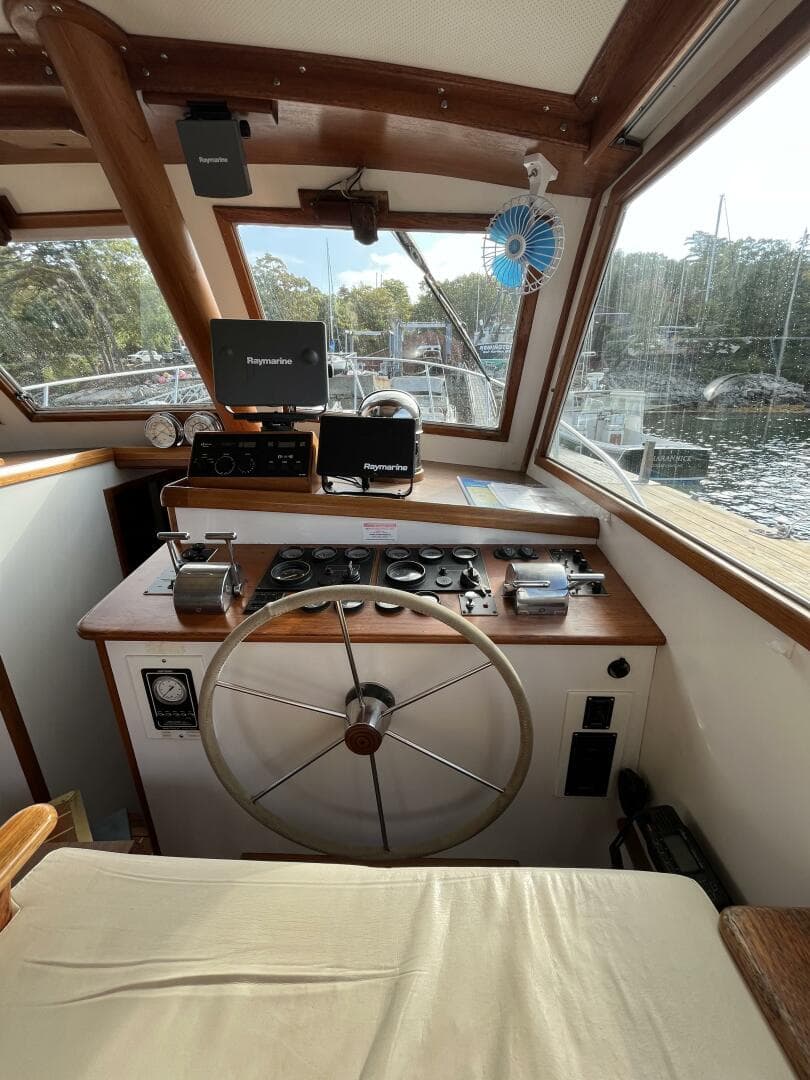 Miracle starboard lower helm