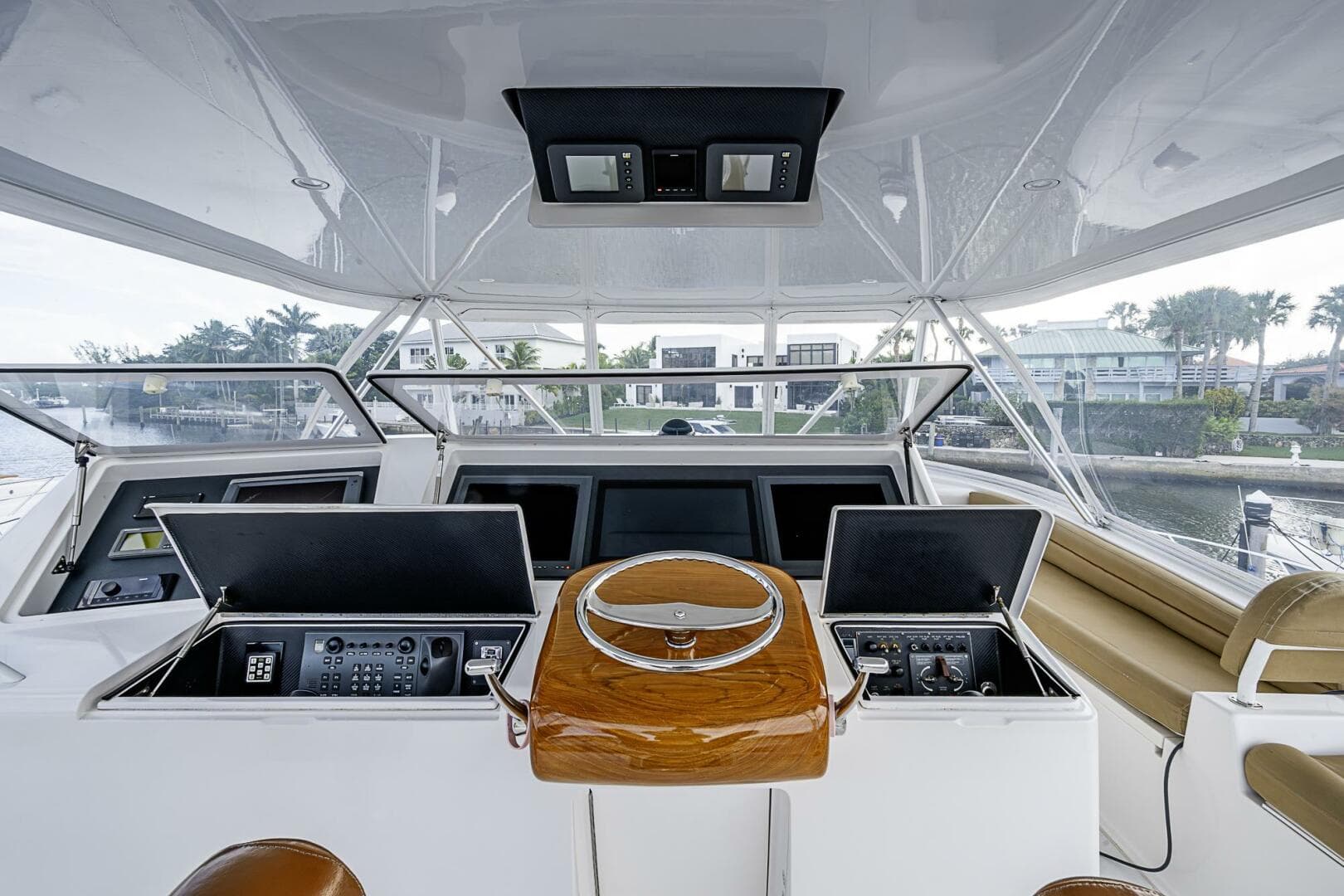 Viking 64 - Big Blue - Flybridge