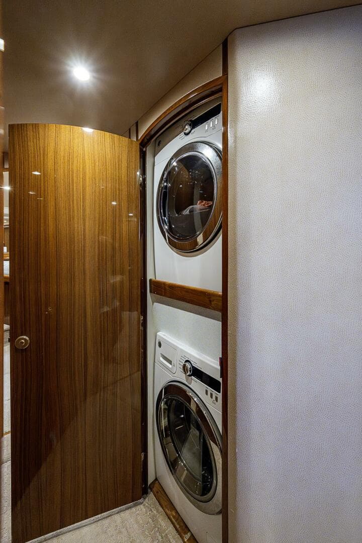 Viking 64 - Big Blue - Hallway