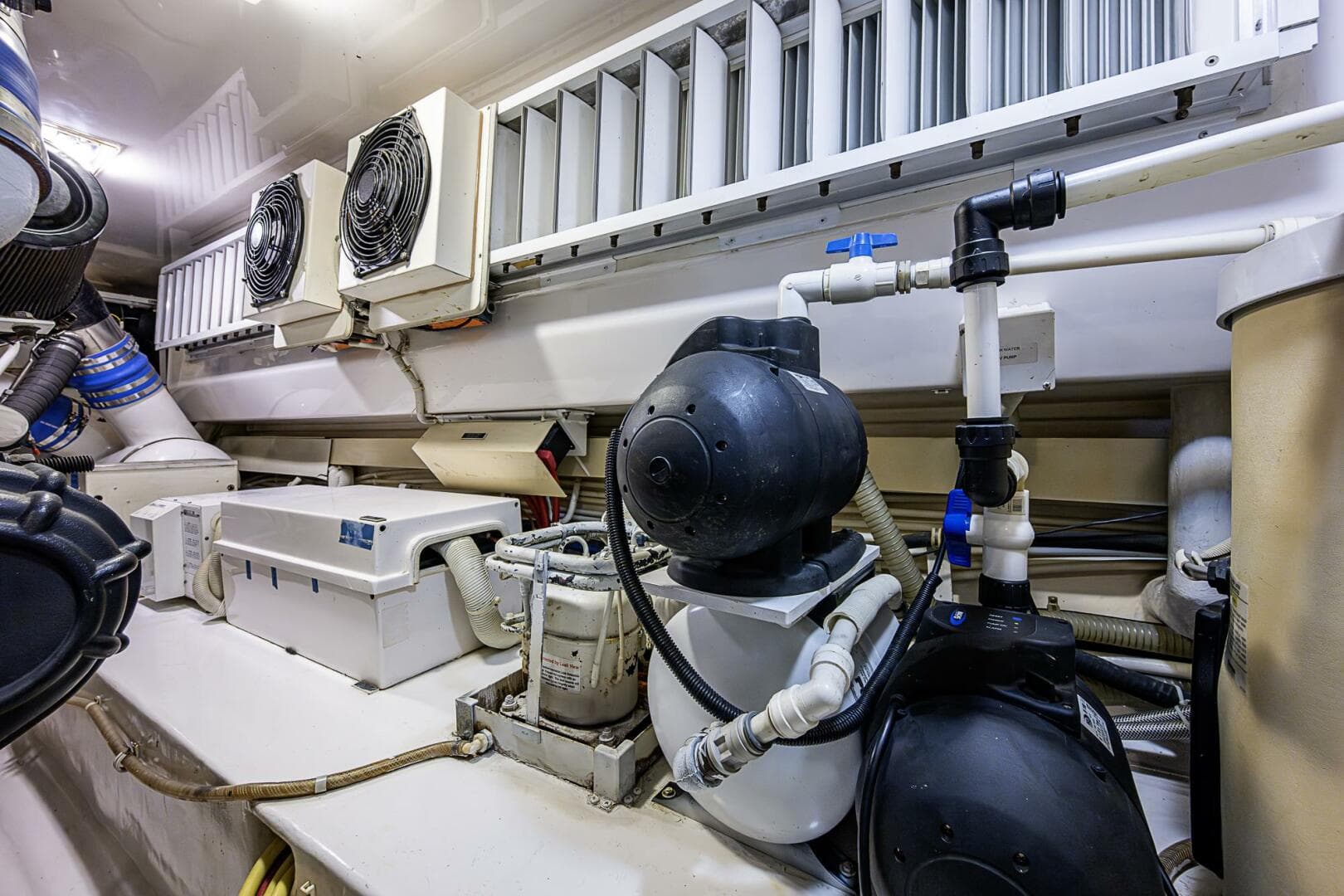 Viking 64 - Big Blue - Engine Room