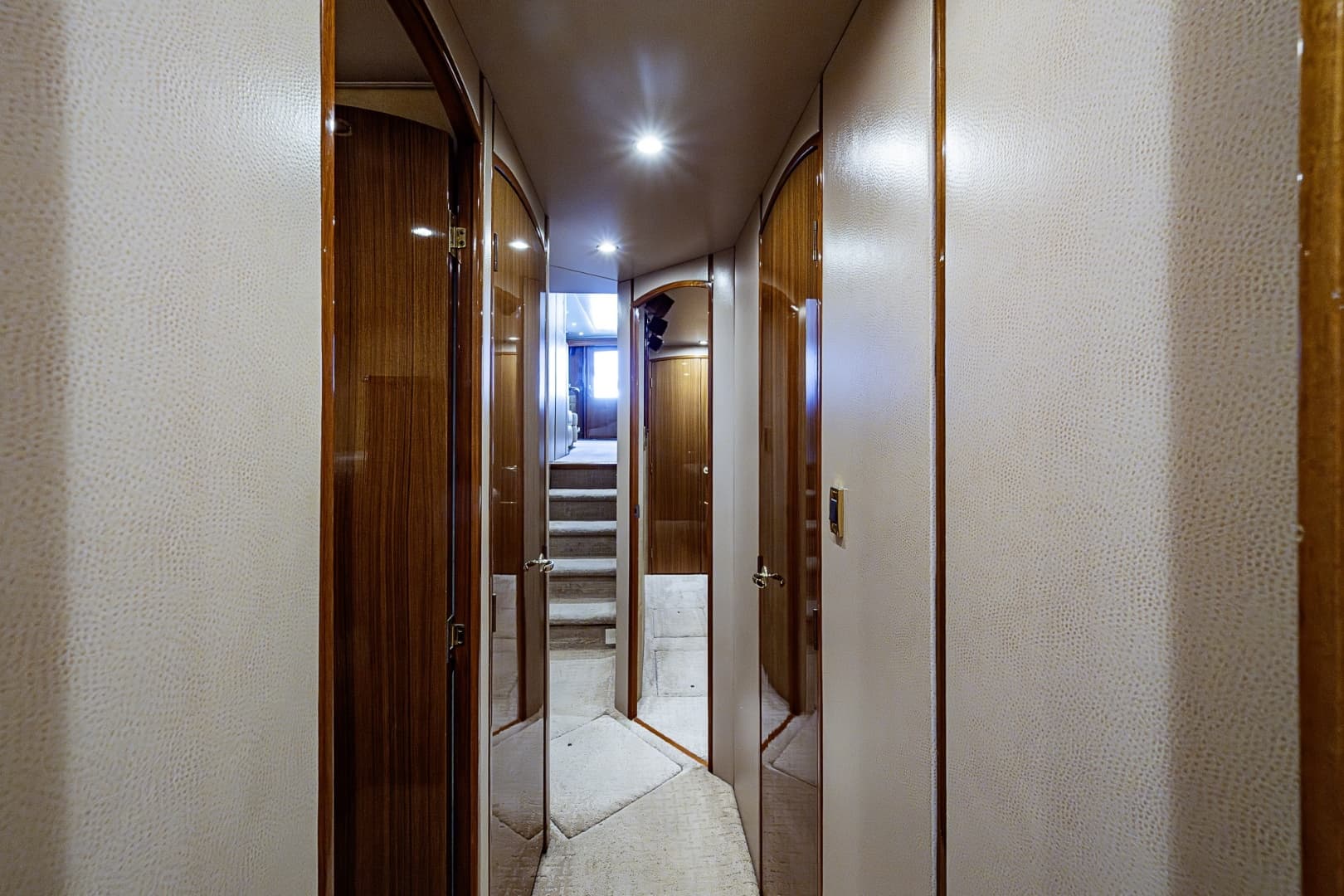 Viking 64 BIG BLUE - Interior