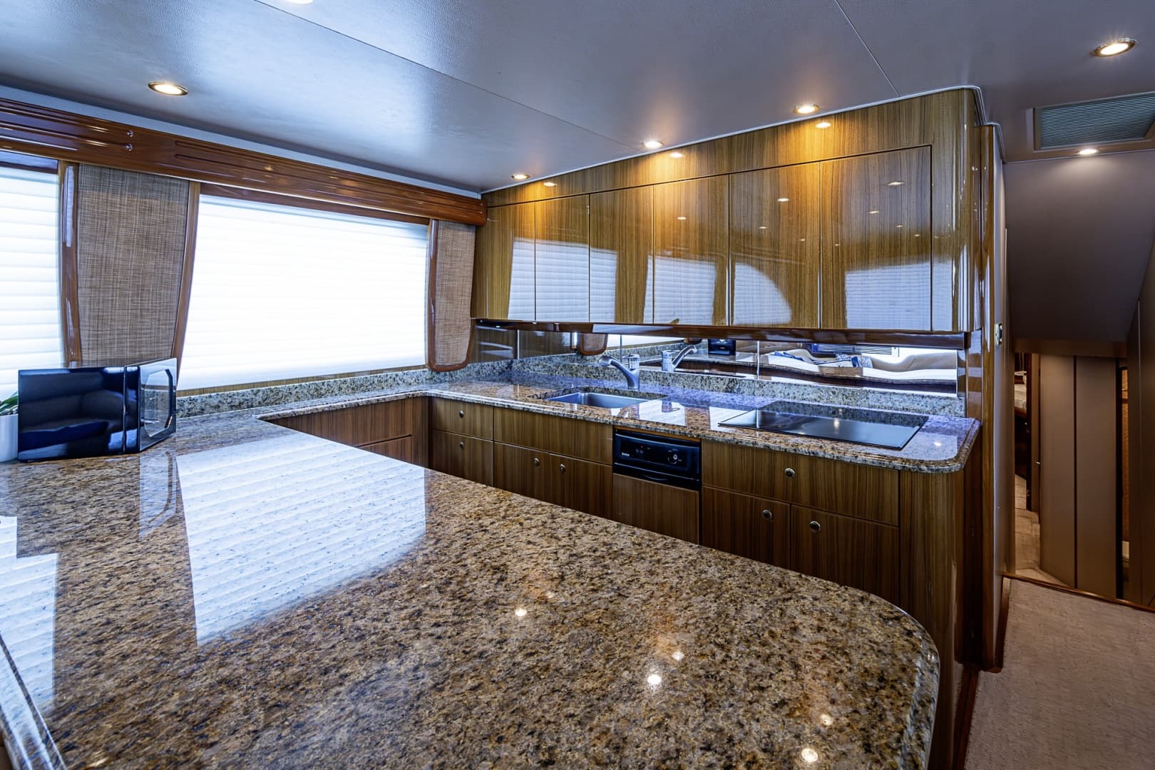 Viking 64 BIG BLUE - Galley